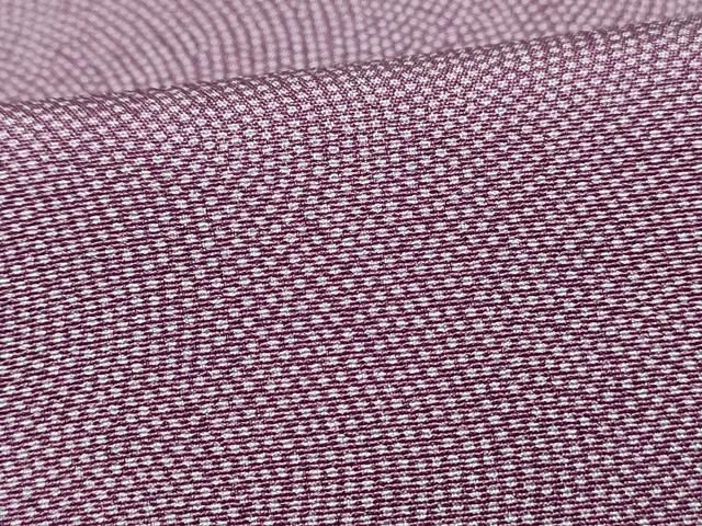 ■■■　サイズ　■■■ 身丈 156cm（肩から） 裄丈 63cm 袖丈 47cm　縫込み 3.5cm 袖幅 32cm 前幅 23cm 後幅 28cm 着物縫いこみ 内揚げ 3cm 裄 お袖側 約4.5cm　身頃側 約3.5cm ■■■　商品詳細　■■■ 【正絹】 状態は特に目立ったシミ汚れなどもなく大変良い状態です。 大変上質な逸品になります。 お安く出品致しますので、是非この機会にいかがでしょうか？ ■■■　注意事項　■■■ ■モニター発色の具合により色合いが異なる場合がございます。 ■寸法は多少の誤差が生じる場合がございますのでご了承ください。 ■縫込みの長さが左右非対称の場合は短い部分を記載しております。 左右非対称であってもご返品・お値引き等の保証は出来かねますので、ご了承の上ご購入をお願い致します。 ■シミ等のチェックには注意を払っておりますが、見落としがある場合もございますし、個人の見解も様々ですので神経質な方のご購入はお控えください。 ■箪笥に入っておりました着物や帯なので畳みシワや匂いがあるものもございます。 ■お休みは基本的に土日祝となりますが、その他臨時でお休みする場合がございますのでご了承ください。 ■商品の発送は平日のみの発送となります。 ■夜間と土曜、日曜日はお問い合わせの回答が遅れる場合がございます。 ■当店では、お直し、紋入れ、お手入れ等は承っておりません。 ■生地の状態（ヤケ、経年劣化等）によってはサイズ直しが出来ない場合がございます。 その点もどうかご了承のうえ、ご購入をお願いいたします。 ■弊社で取り扱う商品は一点ものにつき、時期や在庫状況に応じて金額が変更となる場合がございます。 ■検針は行っておりません。予めご了承いただきますようお願いいたします。 ■【洗える着物】と記載のある商品におきましては、商品お届け後に洗濯を行ってしまってからのご返品にはご対応しかねます。 念の為、専門店でのお手入れをお願いいたします。 ■着物のサイズ目安は下記を参考ください↓ ＜女性着物＞　お端折り次第で＋5cm　−1cmが着用可能サイズ 　例）身丈170cmの場合、身長160cm〜175cm ＜男性着物＞　身丈＋約25cm〜27cm程が適応身長 　例）身丈155cmの場合、身長180〜182cm