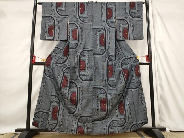 ■■■　サイズ　■■■ 身丈 159cm（肩から） 裄丈 62cm 袖丈 51cm　縫込み 8cm 袖幅 32cm 前幅 23cm 後幅 29cm 着物縫いこみ 内揚げ 0cm 裄 お袖側 約3cm　身頃側 約5.5cm ■■■　商品詳細　■■■ 【正絹】 状態は画像を添付しておりますので、そちらをご確認下さいますよう宜しくお願い致します。 大変上質な逸品になります。 お安く出品致しますので、是非この機会にいかがでしょうか？ ■■■　注意事項　■■■ ■モニター発色の具合により色合いが異なる場合がございます。 ■寸法は多少の誤差が生じる場合がございますのでご了承ください。 ■縫込みの長さが左右非対称の場合は短い部分を記載しております。 左右非対称であってもご返品・お値引き等の保証は出来かねますので、ご了承の上ご購入をお願い致します。 ■シミ等のチェックには注意を払っておりますが、見落としがある場合もございますし、個人の見解も様々ですので神経質な方のご購入はお控えください。 ■箪笥に入っておりました着物や帯なので畳みシワや匂いがあるものもございます。 ■お休みは基本的に土日祝となりますが、その他臨時でお休みする場合がございますのでご了承ください。 ■商品の発送は平日のみの発送となります。 ■夜間と土曜、日曜日はお問い合わせの回答が遅れる場合がございます。 ■当店では、お直し、紋入れ、お手入れ等は承っておりません。 ■生地の状態（ヤケ、経年劣化等）によってはサイズ直しが出来ない場合がございます。 その点もどうかご了承のうえ、ご購入をお願いいたします。 ■弊社で取り扱う商品は一点ものにつき、時期や在庫状況に応じて金額が変更となる場合がございます。 ■検針は行っておりません。予めご了承いただきますようお願いいたします。 ■【洗える着物】と記載のある商品におきましては、商品お届け後に洗濯を行ってしまってからのご返品にはご対応しかねます。 念の為、専門店でのお手入れをお願いいたします。 ■着物のサイズ目安は下記を参考ください↓ ＜女性着物＞　お端折り次第で＋5cm　−1cmが着用可能サイズ 　例）身丈170cmの場合、身長160cm〜175cm ＜男性着物＞　身丈＋約25cm〜27cm程が適応身長 　例）身丈155cmの場合、身長180〜182cm