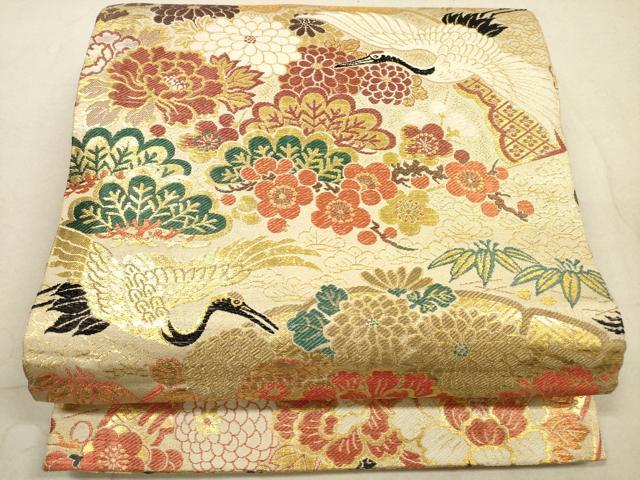 ■■■　サイズ　■■■ 長さ 380cm 幅 31cm程 ■■■　商品詳細　■■■ 【正絹】 詳細に関しましては、画像をご確認ください。 大変上質な逸品になります。 お安く出品致しますので、是非この機会にいかがでしょうか？ ※汚れ等に関しましては、着用時には見えない部分になるかと思いますのであまり気にならずお召になれるかと思います。 ※アンティークになりますのでお品物の状態の感じ方には個人差がございます。 ご理解の上でのご入札をお願い致します。 ■■■　注意事項　■■■ ■モニター発色の具合により色合いが異なる場合がございます。 ■寸法は多少の誤差が生じる場合がございますのでご了承ください。 ■縫込みの長さが左右非対称の場合は短い部分を記載しております。 左右非対称であってもご返品・お値引き等の保証は出来かねますので、ご了承の上ご購入をお願い致します。 ■シミ等のチェックには注意を払っておりますが、見落としがある場合もございますし、個人の見解も様々ですので神経質な方のご購入はお控えください。 ■箪笥に入っておりました着物や帯なので畳みシワや匂いがあるものもございます。 ■お休みは基本的に土日祝となりますが、その他臨時でお休みする場合がございますのでご了承ください。 ■商品の発送は平日のみの発送となります。 ■夜間と土曜、日曜日はお問い合わせの回答が遅れる場合がございます。 ■当店では、お直し、紋入れ、お手入れ等は承っておりません。 ■生地の状態（ヤケ、経年劣化等）によってはサイズ直しが出来ない場合がございます。 その点もどうかご了承のうえ、ご購入をお願いいたします。 ■弊社で取り扱う商品は一点ものにつき、時期や在庫状況に応じて金額が変更となる場合がございます。 ■検針は行っておりません。予めご了承いただきますようお願いいたします。 ■【洗える着物】と記載のある商品におきましては、商品お届け後に洗濯を行ってしまってからのご返品にはご対応しかねます。 念の為、専門店でのお手入れをお願いいたします。 ■着物のサイズ目安は下記を参考ください↓ ＜女性着物＞　お端折り次第で＋5cm　−1cmが着用可能サイズ 　例）身丈170cmの場合、身長160cm〜175cm ＜男性着物＞　身丈＋約25cm〜27cm程が適応身長 　例）身丈155cmの場合、身長180〜182cm