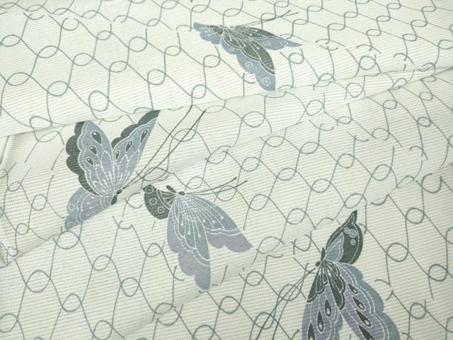 ■■■　サイズ　■■■ 身丈 158cm（肩から） 裄丈 65cm 袖丈 48.5cm　縫込み 3.5cm 袖幅 33cm 前幅 24cm 後幅 29.5cm 着物縫いこみ 内揚げ 0cm 裄 お袖側 約1.5cm　身頃側 約1cm ■■■　商品詳細　■■■ 【正絹】 状態は特に目立ったシミ汚れなどもなく大変良い状態です。 大変上質な逸品になります。 お安く出品致しますので、是非この機会にいかがでしょうか？ ■■■　注意事項　■■■ ■モニター発色の具合により色合いが異なる場合がございます。 ■寸法は多少の誤差が生じる場合がございますのでご了承ください。 ■縫込みの長さが左右非対称の場合は短い部分を記載しております。 左右非対称であってもご返品・お値引き等の保証は出来かねますので、ご了承の上ご購入をお願い致します。 ■シミ等のチェックには注意を払っておりますが、見落としがある場合もございますし、個人の見解も様々ですので神経質な方のご購入はお控えください。 ■箪笥に入っておりました着物や帯なので畳みシワや匂いがあるものもございます。 ■お休みは基本的に土日祝となりますが、その他臨時でお休みする場合がございますのでご了承ください。 ■商品の発送は平日のみの発送となります。 ■夜間と土曜、日曜日はお問い合わせの回答が遅れる場合がございます。 ■当店では、お直し、紋入れ、お手入れ等は承っておりません。 ■生地の状態（ヤケ、経年劣化等）によってはサイズ直しが出来ない場合がございます。 その点もどうかご了承のうえ、ご購入をお願いいたします。 ■弊社で取り扱う商品は一点ものにつき、時期や在庫状況に応じて金額が変更となる場合がございます。 ■検針は行っておりません。予めご了承いただきますようお願いいたします。 ■【洗える着物】と記載のある商品におきましては、商品お届け後に洗濯を行ってしまってからのご返品にはご対応しかねます。 念の為、専門店でのお手入れをお願いいたします。 ■着物のサイズ目安は下記を参考ください↓ ＜女性着物＞　お端折り次第で＋5cm　−1cmが着用可能サイズ 　例）身丈170cmの場合、身長160cm〜175cm ＜男性着物＞　身丈＋約25cm〜27cm程が適応身長 　例）身丈155cmの場合、身長180〜182cm