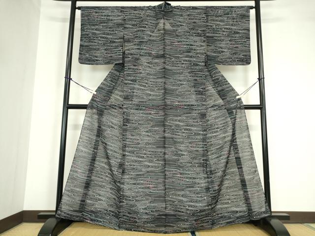 平和屋の平和屋着物＊夏物 小紋 絽 流水文 黒地 洗える着物 DABA4496az｜アングル2