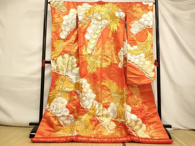 ■■■　サイズ　■■■ 身丈 181cm（肩から） 裄丈 65cm 袖丈 105cm　縫込み 2cm 袖幅 32cm 前幅 26cm 後幅 30cm 着物縫いこみ 内揚げ 0cm 裄 お袖側 約2cm　身頃側 約0cm ■■■　商品詳細　■■■ 【正絹・ふき綿仕立て】 状態は接写画像のように表地にスレと汚れと糸解け、胴裏に薄い汚れがございますが その他特に目立ったシミ汚れなどもなく大変良い状態です。 大変上質な逸品になります。 お安く出品致しますので、是非この機会にいかがでしょうか？ ■■■　注意事項　■■■ ■モニター発色の具合により色合いが異なる場合がございます。 ■寸法は多少の誤差が生じる場合がございますのでご了承ください。 ■縫込みの長さが左右非対称の場合は短い部分を記載しております。 左右非対称であってもご返品・お値引き等の保証は出来かねますので、ご了承の上ご購入をお願い致します。 ■シミ等のチェックには注意を払っておりますが、見落としがある場合もございますし、個人の見解も様々ですので神経質な方のご購入はお控えください。 ■箪笥に入っておりました着物や帯なので畳みシワや匂いがあるものもございます。 ■お休みは基本的に土日祝となりますが、その他臨時でお休みする場合がございますのでご了承ください。 ■商品の発送は平日のみの発送となります。 ■夜間と土曜、日曜日はお問い合わせの回答が遅れる場合がございます。 ■当店では、お直し、紋入れ、お手入れ等は承っておりません。 ■生地の状態（ヤケ、経年劣化等）によってはサイズ直しが出来ない場合がございます。 その点もどうかご了承のうえ、ご購入をお願いいたします。 ■弊社で取り扱う商品は一点ものにつき、時期や在庫状況に応じて金額が変更となる場合がございます。 ■検針は行っておりません。予めご了承いただきますようお願いいたします。 ■【洗える着物】と記載のある商品におきましては、商品お届け後に洗濯を行ってしまってからのご返品にはご対応しかねます。 念の為、専門店でのお手入れをお願いいたします。 ■写真に写っている物が全てになります。 それ以外の付属品はございませんのでご了承ください。 ■状態に関する写真につきましては、掲載可能な写真枚数に限りがあるため、 各箇所につき1枚参考画像を掲載しております。 ■着物のサイズ目安は下記を参考ください↓ ＜女性着物＞　お端折り次第で＋5cm　−10cmが着用可能サイズ 　例）身丈170cmの場合、身長160cm〜175cm ＜男性着物＞　身丈＋約25cm〜27cm程が適応身長 　例）身丈155cmの場合、身長180cm〜182cm