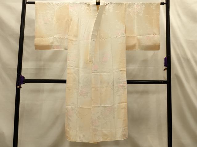 ■■■　サイズ　■■■ 身丈 129cm（肩から） 裄丈 62.5cm 袖丈 47cm　縫込み 4.5cm 袖幅 32.5cm 前幅 26.5cm 後幅 29.5cm 着物縫いこみ 内揚げ 0cm 裄 お袖側 約2.5cm　身頃側 約4cm ■■■　商品詳細　■■■ 【正絹】 状態は画像を添付しておりますので、そちらをご確認下さいますよう宜しくお願い致します。 大変上質な逸品になります。 お安く出品致しますので、是非この機会にいかがでしょうか？ ■■■　注意事項　■■■ ■モニター発色の具合により色合いが異なる場合がございます。 ■寸法は多少の誤差が生じる場合がございますのでご了承ください。 ■縫込みの長さが左右非対称の場合は短い部分を記載しております。 左右非対称であってもご返品・お値引き等の保証は出来かねますので、ご了承の上ご購入をお願い致します。 ■シミ等のチェックには注意を払っておりますが、見落としがある場合もございますし、個人の見解も様々ですので神経質な方のご購入はお控えください。 ■箪笥に入っておりました着物や帯なので畳みシワや匂いがあるものもございます。 ■お休みは基本的に土日祝となりますが、その他臨時でお休みする場合がございますのでご了承ください。 ■商品の発送は平日のみの発送となります。 ■夜間と土曜、日曜日はお問い合わせの回答が遅れる場合がございます。 ■当店では、お直し、紋入れ、お手入れ等は承っておりません。 ■生地の状態（ヤケ、経年劣化等）によってはサイズ直しが出来ない場合がございます。 その点もどうかご了承のうえ、ご購入をお願いいたします。 ■弊社で取り扱う商品は一点ものにつき、時期や在庫状況に応じて金額が変更となる場合がございます。 ■検針は行っておりません。予めご了承いただきますようお願いいたします。 ■【洗える着物】と記載のある商品におきましては、商品お届け後に洗濯を行ってしまってからのご返品にはご対応しかねます。 念の為、専門店でのお手入れをお願いいたします。 ■写真に写っている物が全てになります。それ以外の付属品はございませんのでご了承ください。 ■状態に関する写真につきましては、掲載可能な写真枚数に限りがあるため、各箇所につき1枚参考画像を掲載しております。 ■着物のサイズ目安は下記を参考ください↓ ＜女性着物＞　お端折り次第で＋5cm　−1cmが着用可能サイズ 　例）身丈170cmの場合、身長160cm〜175cm ＜男性着物＞　身丈＋約25cm〜27cm程が適応身長 　例）身丈155cmの場合、身長180〜182cm