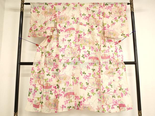 ■■■　サイズ　■■■ 【着物】 身丈 137.5cm（肩から） 裄丈 63cm（肩上げ　0cm） 袖丈 48.5cm　縫込み 1cm 袖幅 31.5cm 前幅 23.5cm 後幅 29cm 着物縫いこみ 内揚げ 0cm （腰上げ　0cm） 裄 お袖側 約2.5cm　身頃側 約1.5cm ■■■　商品詳細　■■■ 着物【正絹】の状態は接写画像のように上前・後身頃・右袖後ろに汚れがございますが その他特に目立ったシミ汚れなどもなく大変良い状態です。 大変上質な逸品になります。 お安く出品致しますので、是非この機会にいかがでしょうか？ ※大正ロマンなレトロ品です。 和モダン・レトロ感をお楽しみください。 アンティークになりますので お品物の状態の感じ方には個人差がございます。 ご理解の上でのご入札をお願い致します。 ※若干たたみシワがございます。 ■■■　注意事項　■■■ ■モニター発色の具合により色合いが異なる場合がございます。 ■寸法は多少の誤差が生じる場合がございますのでご了承ください。 ■縫込みの長さが左右非対称の場合は短い部分を記載しております。 左右非対称であってもご返品・お値引き等の保証は出来かねますので、ご了承の上ご購入をお願い致します。 ■シミ等のチェックには注意を払っておりますが、見落としがある場合もございますし、個人の見解も様々ですので神経質な方のご購入はお控えください。 ■箪笥に入っておりました着物や帯なので畳みシワや匂いがあるものもございます。 ■お休みは基本的に土日祝となりますが、その他臨時でお休みする場合がございますのでご了承ください。 ■商品の発送は平日のみの発送となります。 ■夜間と土曜、日曜日はお問い合わせの回答が遅れる場合がございます。 ■当店では、お直し、紋入れ、お手入れ等は承っておりません。 ■生地の状態（ヤケ、経年劣化等）によってはサイズ直しが出来ない場合がございます。 その点もどうかご了承のうえ、ご購入をお願いいたします。 ■弊社で取り扱う商品は一点ものにつき、時期や在庫状況に応じて金額が変更となる場合がございます。 ■検針は行っておりません。予めご了承いただきますようお願いいたします。 ■【洗える着物】と記載のある商品におきましては、商品お届け後に洗濯を行ってしまってからのご返品にはご対応しかねます。 念の為、専門店でのお手入れをお願いいたします。 ■写真に写っている物が全てになります。それ以外の付属品はございませんのでご了承ください。 ■状態に関する写真につきましては、掲載可能な写真枚数に限りがあるため、各箇所につき1枚参考画像を掲載しております。 ■着物のサイズ目安は下記を参考ください↓ ＜女性着物＞　お端折り次第で＋5cm　－1cmが着用可能サイズ 　例）身丈170cmの場合、身長160cm～175cm ＜男性着物＞　身丈＋約25cm～27cm程が適応身長 　例）身丈155cmの場合、身長180～182cm