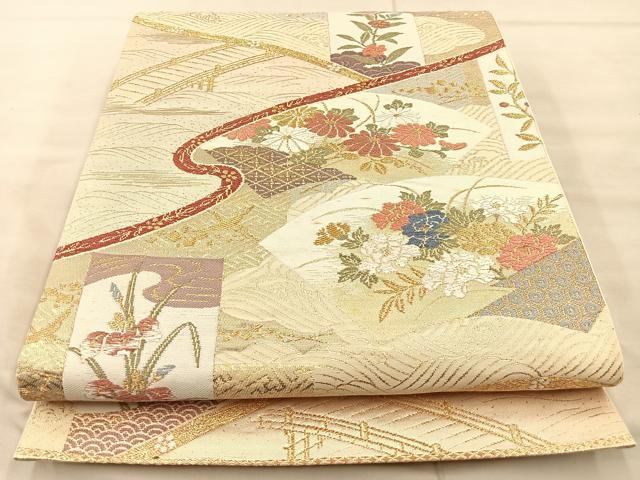 ■■■　サイズ　■■■ 長さ 432cm 幅 31cm程 ■■■　商品詳細　■■■ 【正絹・芯なし】 詳細に関しましては、画像をご確認ください。 大変上質な逸品になります。 お安く出品致しますので、是非この機会にいかがでしょうか？ ※汚れ等に関しましては、着用時には見えない部分になるかと思いますのであまり気にならずお召になれるかと思います。 ■■■　注意事項　■■■ ■モニター発色の具合により色合いが異なる場合がございます。 ■寸法は多少の誤差が生じる場合がございますのでご了承ください。 ■縫込みの長さが左右非対称の場合は短い部分を記載しております。 左右非対称であってもご返品・お値引き等の保証は出来かねますので、ご了承の上ご購入をお願い致します。 ■シミ等のチェックには注意を払っておりますが、見落としがある場合もございますし、個人の見解も様々ですので神経質な方のご購入はお控えください。 ■箪笥に入っておりました着物や帯なので畳みシワや匂いがあるものもございます。 ■お休みは基本的に土日祝となりますが、その他臨時でお休みする場合がございますのでご了承ください。 ■商品の発送は平日のみの発送となります。 ■夜間と土曜、日曜日はお問い合わせの回答が遅れる場合がございます。 ■当店では、お直し、紋入れ、お手入れ等は承っておりません。 ■生地の状態（ヤケ、経年劣化等）によってはサイズ直しが出来ない場合がございます。 その点もどうかご了承のうえ、ご購入をお願いいたします。 ■弊社で取り扱う商品は一点ものにつき、時期や在庫状況に応じて金額が変更となる場合がございます。 ■検針は行っておりません。予めご了承いただきますようお願いいたします。 ■【洗える着物】と記載のある商品におきましては、商品お届け後に洗濯を行ってしまってからのご返品にはご対応しかねます。 念の為、専門店でのお手入れをお願いいたします。 ■着物のサイズ目安は下記を参考ください↓ ＜女性着物＞　お端折り次第で＋5cm　−1cmが着用可能サイズ 　例）身丈170cmの場合、身長160cm〜175cm ＜男性着物＞　身丈＋約25cm〜27cm程が適応身長 　例）身丈155cmの場合、身長180〜182cm