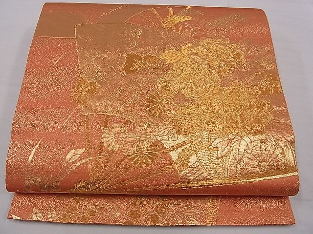 ■■■　サイズ　■■■ 長さ 428cm 幅 30.5cm程 ■■■　商品詳細　■■■ 【正絹】 状態は締めてはおりますが 特に目立ったシミ汚れなどもなく大変良い状態です。 大変上質な逸品になります。 お安く出品致しますので、是非この機会にいかがでしょうか？ ■■■　注意事項　■■■ ■モニター発色の具合により色合いが異なる場合がございます。 ■寸法は多少の誤差が生じる場合がございますのでご了承ください。 ■縫込みの長さが左右非対称の場合は短い部分を記載しております。 左右非対称であってもご返品・お値引き等の保証は出来かねますので、ご了承の上ご購入をお願い致します。 ■シミ等のチェックには注意を払っておりますが、見落としがある場合もございますし、個人の見解も様々ですので神経質な方のご購入はお控えください。 ■箪笥に入っておりました着物や帯なので畳みシワや匂いがあるものもございます。 ■お休みは基本的に土日祝となりますが、その他臨時でお休みする場合がございますのでご了承ください。 ■商品の発送は平日のみの発送となります。 ■夜間と土曜、日曜日はお問い合わせの回答が遅れる場合がございます。 ■当店では、お直し、紋入れ、お手入れ等は承っておりません。 ■生地の状態（ヤケ、経年劣化等）によってはサイズ直しが出来ない場合がございます。 その点もどうかご了承のうえ、ご購入をお願いいたします。 ■弊社で取り扱う商品は一点ものにつき、時期や在庫状況に応じて金額が変更となる場合がございます。 ■検針は行っておりません。予めご了承いただきますようお願いいたします。 ■【洗える着物】と記載のある商品におきましては、商品お届け後に洗濯を行ってしまってからのご返品にはご対応しかねます。 念の為、専門店でのお手入れをお願いいたします。 ■着物のサイズ目安は下記を参考ください↓ ＜女性着物＞　お端折り次第で＋5cm　−1cmが着用可能サイズ 　例）身丈170cmの場合、身長160cm〜175cm ＜男性着物＞　身丈＋約25cm〜27cm程が適応身長 　例）身丈155cmの場合、身長180〜182cm