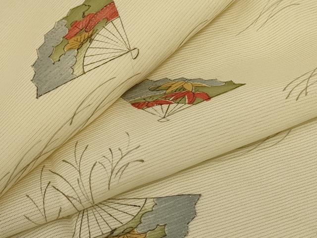 ■■■　サイズ　■■■ 身丈 157.5cm（肩から） 裄丈 63cm 袖丈 48.5cm　縫込み 2.5cm 袖幅 32cm 前幅 26cm 後幅 30.5cm 着物縫いこみ 内揚げ 3.5cm 裄 お袖側 約2.5cm　身頃側 約1.5cm ■■■　商品詳細　■■■ 【正絹】 状態は接写画像のように衿に薄い汚れがございますが その他特に目立ったシミ汚れなどもなく大変良い状態です。 大変上質な逸品になります。 お安く出品致しますので、是非この機会にいかがでしょうか？ ■■■　注意事項　■■■ ■モニター発色の具合により色合いが異なる場合がございます。 ■寸法は多少の誤差が生じる場合がございますのでご了承ください。 ■縫込みの長さが左右非対称の場合は短い部分を記載しております。 左右非対称であってもご返品・お値引き等の保証は出来かねますので、ご了承の上ご購入をお願い致します。 ■シミ等のチェックには注意を払っておりますが、見落としがある場合もございますし、個人の見解も様々ですので神経質な方のご購入はお控えください。 ■箪笥に入っておりました着物や帯なので畳みシワや匂いがあるものもございます。 ■お休みは基本的に土日祝となりますが、その他臨時でお休みする場合がございますのでご了承ください。 ■商品の発送は平日のみの発送となります。 ■夜間と土曜、日曜日はお問い合わせの回答が遅れる場合がございます。 ■当店では、お直し、紋入れ、お手入れ等は承っておりません。 ■生地の状態（ヤケ、経年劣化等）によってはサイズ直しが出来ない場合がございます。 その点もどうかご了承のうえ、ご購入をお願いいたします。 ■弊社で取り扱う商品は一点ものにつき、時期や在庫状況に応じて金額が変更となる場合がございます。 ■検針は行っておりません。予めご了承いただきますようお願いいたします。 ■【洗える着物】と記載のある商品におきましては、商品お届け後に洗濯を行ってしまってからのご返品にはご対応しかねます。 念の為、専門店でのお手入れをお願いいたします。 ■着物のサイズ目安は下記を参考ください↓ ＜女性着物＞　お端折り次第で＋5cm　−1cmが着用可能サイズ 　例）身丈170cmの場合、身長160cm〜175cm ＜男性着物＞　身丈＋約25cm〜27cm程が適応身長 　例）身丈155cmの場合、身長180〜182cm