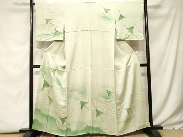 ■■■　サイズ　■■■ 身丈 159cm（肩から） 裄丈 67cm 袖丈 47cm　縫込み 6cm 袖幅 34cm 前幅 24cm 後幅 30cm 着物縫いこみ 内揚げ 4cm 裄 お袖側 約1cm　身頃側 約1cm ■■■　商品詳細　■■■ 【正絹】 状態は特に目立ったシミ汚れなどもなく大変良い状態です。 大変上質な逸品になります。 お安く出品致しますので、是非この機会にいかがでしょうか？ ※若干着用シワがございます。 ■■■　注意事項　■■■ ■モニター発色の具合により色合いが異なる場合がございます。 ■寸法は多少の誤差が生じる場合がございますのでご了承ください。 ■縫込みの長さが左右非対称の場合は短い部分を記載しております。 左右非対称であってもご返品・お値引き等の保証は出来かねますので、ご了承の上ご購入をお願い致します。 ■シミ等のチェックには注意を払っておりますが、見落としがある場合もございますし、個人の見解も様々ですので神経質な方のご購入はお控えください。 ■箪笥に入っておりました着物や帯なので畳みシワや匂いがあるものもございます。 ■お休みは基本的に土日祝となりますが、その他臨時でお休みする場合がございますのでご了承ください。 ■商品の発送は平日のみの発送となります。 ■夜間と土曜、日曜日はお問い合わせの回答が遅れる場合がございます。 ■当店では、お直し、紋入れ、お手入れ等は承っておりません。 ■生地の状態（ヤケ、経年劣化等）によってはサイズ直しが出来ない場合がございます。 その点もどうかご了承のうえ、ご購入をお願いいたします。 ■弊社で取り扱う商品は一点ものにつき、時期や在庫状況に応じて金額が変更となる場合がございます。 ■検針は行っておりません。予めご了承いただきますようお願いいたします。 ■【洗える着物】と記載のある商品におきましては、商品お届け後に洗濯を行ってしまってからのご返品にはご対応しかねます。 念の為、専門店でのお手入れをお願いいたします。 ■着物のサイズ目安は下記を参考ください↓ ＜女性着物＞　お端折り次第で＋5cm　−1cmが着用可能サイズ 　例）身丈170cmの場合、身長160cm〜175cm ＜男性着物＞　身丈＋約25cm〜27cm程が適応身長 　例）身丈155cmの場合、身長180〜182cm