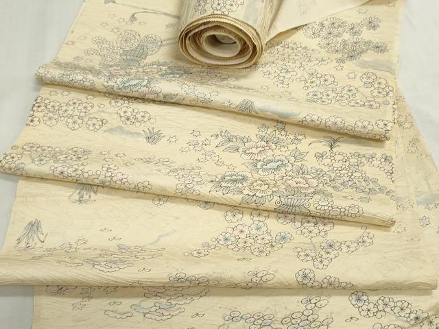 ■■■　サイズ　■■■ 長さ　　着尺分あり 幅　　　約35.5cm ■■■　商品詳細　■■■ 【正絹】 状態は接写画像のように表地所々・裏面所々に薄い汚れがございます。 大変上質な逸品になります。 お安く出品致しますので、是非この機会にいかがでしょうか？ ■■■　注意事項　■■■ ■モニター発色の具合により色合いが異なる場合がございます。 ■寸法は多少の誤差が生じる場合がございますのでご了承ください。 ■縫込みの長さが左右非対称の場合は短い部分を記載しております。 左右非対称であってもご返品・お値引き等の保証は出来かねますので、ご了承の上ご購入をお願い致します。 ■シミ等のチェックには注意を払っておりますが、見落としがある場合もございますし、個人の見解も様々ですので神経質な方のご購入はお控えください。 ■箪笥に入っておりました着物や帯なので畳みシワや匂いがあるものもございます。 ■お休みは基本的に土日祝となりますが、その他臨時でお休みする場合がございますのでご了承ください。 ■商品の発送は平日のみの発送となります。 ■夜間と土曜、日曜日はお問い合わせの回答が遅れる場合がございます。 ■当店では、お直し、紋入れ、お手入れ等は承っておりません。 ■生地の状態（ヤケ、経年劣化等）によってはサイズ直しが出来ない場合がございます。 その点もどうかご了承のうえ、ご購入をお願いいたします。 ■弊社で取り扱う商品は一点ものにつき、時期や在庫状況に応じて金額が変更となる場合がございます。 ■検針は行っておりません。予めご了承いただきますようお願いいたします。 ■【洗える着物】と記載のある商品におきましては、商品お届け後に洗濯を行ってしまってからのご返品にはご対応しかねます。 念の為、専門店でのお手入れをお願いいたします。 ■写真に写っている物が全てになります。それ以外の付属品はございませんのでご了承ください。 ■状態に関する写真につきましては、掲載可能な写真枚数に限りがあるため、各箇所につき1枚参考画像を掲載しております。 ■着物のサイズ目安は下記を参考ください↓ ＜女性着物＞　お端折り次第で＋5cm　－1cmが着用可能サイズ 　例）身丈170cmの場合、身長160cm～175cm ＜男性着物＞　身丈＋約25cm～27cm程が適応身長 　例）身丈155cmの場合、身長180～182cm