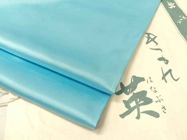 ■■■　サイズ　■■■ 身丈 163cm（肩から） 裄丈 64cm 袖丈 49cm　縫込み 4.5cm 袖幅 32cm 前幅 24cm 後幅 29.5cm 着物縫いこみ 内揚げ 2cm 裄 お袖側 約6cm　身頃側 約3cm ■■■　商品詳細　■■■ 【化繊・紋無し】 状態は特に目立ったシミ汚れなどもなく大変良い状態です。 神楽坂にある最高級洗える着物専門店＜英＞はなぶさ。 お安く出品致しますので、是非この機会にいかがでしょうか？※ご自身で洗濯された場合の保証はできかねます。 専門店にご相談ください。 ■■■　注意事項　■■■ ■モニター発色の具合により色合いが異なる場合がございます。 ■寸法は多少の誤差が生じる場合がございますのでご了承ください。 ■縫込みの長さが左右非対称の場合は短い部分を記載しております。 左右非対称であってもご返品・お値引き等の保証は出来かねますので、ご了承の上ご購入をお願い致します。 ■シミ等のチェックには注意を払っておりますが、見落としがある場合もございますし、個人の見解も様々ですので神経質な方のご購入はお控えください。 ■箪笥に入っておりました着物や帯なので畳みシワや匂いがあるものもございます。 ■お休みは基本的に土日祝となりますが、その他臨時でお休みする場合がございますのでご了承ください。 ■商品の発送は平日のみの発送となります。 ■夜間と土曜、日曜日はお問い合わせの回答が遅れる場合がございます。 ■当店では、お直し、紋入れ、お手入れ等は承っておりません。 ■生地の状態（ヤケ、経年劣化等）によってはサイズ直しが出来ない場合がございます。 その点もどうかご了承のうえ、ご購入をお願いいたします。 ■弊社で取り扱う商品は一点ものにつき、時期や在庫状況に応じて金額が変更となる場合がございます。 ■検針は行っておりません。予めご了承いただきますようお願いいたします。 ■【洗える着物】と記載のある商品におきましては、商品お届け後に洗濯を行ってしまってからのご返品にはご対応しかねます。 念の為、専門店でのお手入れをお願いいたします。 ■着物のサイズ目安は下記を参考ください↓ ＜女性着物＞　お端折り次第で＋5cm　−1cmが着用可能サイズ 　例）身丈170cmの場合、身長160cm〜175cm ＜男性着物＞　身丈＋約25cm〜27cm程が適応身長 　例）身丈155cmの場合、身長180〜182cm