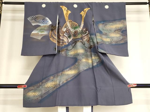 ■■■　サイズ　■■■ 【着物】 身丈 96.5cm（肩から） 裄丈 46.5cm 袖丈 53cm ■■■　商品詳細　■■■ 産着【正絹・五つ紋】の状態は接写画像のように紐に糸解けがございますが その他特に目立ったシミ汚れなどもなく大変良い状態です。 長襦袢【化繊】の状態は接写画像のように衿裏に汚れがございますがその他特に目立ったシミ汚れなどもなく大変良い状態です。 大変上質な逸品になります。 お安く出品致しますので、是非この機会にいかがでしょうか？ ※長襦袢は着物とセットになっております。 ■■■　注意事項　■■■ ■モニター発色の具合により色合いが異なる場合がございます。 ■寸法は多少の誤差が生じる場合がございますのでご了承ください。 ■縫込みの長さが左右非対称の場合は短い部分を記載しております。 左右非対称であってもご返品・お値引き等の保証は出来かねますので、ご了承の上ご購入をお願い致します。 ■シミ等のチェックには注意を払っておりますが、見落としがある場合もございますし、個人の見解も様々ですので神経質な方のご購入はお控えください。 ■箪笥に入っておりました着物や帯なので畳みシワや匂いがあるものもございます。 ■お休みは基本的に土日祝となりますが、その他臨時でお休みする場合がございますのでご了承ください。 ■商品の発送は平日のみの発送となります。 ■夜間と土曜、日曜日はお問い合わせの回答が遅れる場合がございます。 ■当店では、お直し、紋入れ、お手入れ等は承っておりません。 ■生地の状態（ヤケ、経年劣化等）によってはサイズ直しが出来ない場合がございます。 その点もどうかご了承のうえ、ご購入をお願いいたします。 ■弊社で取り扱う商品は一点ものにつき、時期や在庫状況に応じて金額が変更となる場合がございます。 ■検針は行っておりません。予めご了承いただきますようお願いいたします。 ■【洗える着物】と記載のある商品におきましては、商品お届け後に洗濯を行ってしまってからのご返品にはご対応しかねます。 念の為、専門店でのお手入れをお願いいたします。 ■着物のサイズ目安は下記を参考ください↓ ＜女性着物＞　お端折り次第で＋5cm　−1cmが着用可能サイズ 　例）身丈170cmの場合、身長160cm〜175cm ＜男性着物＞　身丈＋約25cm〜27cm程が適応身長 　例）身丈155cmの場合、身長180〜182cm