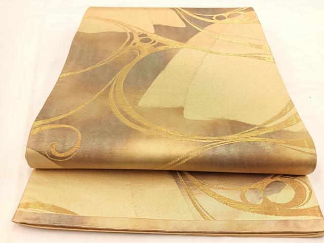 ■■■　サイズ　■■■ 長さ 428cm 幅 31cm程 ■■■　商品詳細　■■■ 【正絹】 詳細に関しましては、画像をご確認ください。 大変上質な逸品になります。 お安く出品致しますので、是非この機会にいかがでしょうか？ ■■■　注意事項　■■■ ■モニター発色の具合により色合いが異なる場合がございます。 ■寸法は多少の誤差が生じる場合がございますのでご了承ください。 ■縫込みの長さが左右非対称の場合は短い部分を記載しております。 左右非対称であってもご返品・お値引き等の保証は出来かねますので、ご了承の上ご購入をお願い致します。 ■シミ等のチェックには注意を払っておりますが、見落としがある場合もございますし、個人の見解も様々ですので神経質な方のご購入はお控えください。 ■箪笥に入っておりました着物や帯なので畳みシワや匂いがあるものもございます。 ■お休みは基本的に土日祝となりますが、その他臨時でお休みする場合がございますのでご了承ください。 ■商品の発送は平日のみの発送となります。 ■夜間と土曜、日曜日はお問い合わせの回答が遅れる場合がございます。 ■当店では、お直し、紋入れ、お手入れ等は承っておりません。 ■生地の状態（ヤケ、経年劣化等）によってはサイズ直しが出来ない場合がございます。 その点もどうかご了承のうえ、ご購入をお願いいたします。 ■弊社で取り扱う商品は一点ものにつき、時期や在庫状況に応じて金額が変更となる場合がございます。 ■検針は行っておりません。予めご了承いただきますようお願いいたします。 ■【洗える着物】と記載のある商品におきましては、商品お届け後に洗濯を行ってしまってからのご返品にはご対応しかねます。 念の為、専門店でのお手入れをお願いいたします。 ■着物のサイズ目安は下記を参考ください↓ ＜女性着物＞　お端折り次第で＋5cm　−1cmが着用可能サイズ 　例）身丈170cmの場合、身長160cm〜175cm ＜男性着物＞　身丈＋約25cm〜27cm程が適応身長 　例）身丈155cmの場合、身長180〜182cm