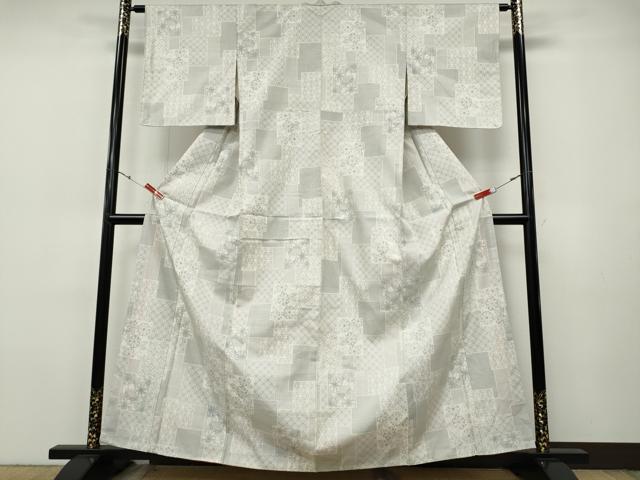 平和屋の平和屋着物●本場大島紬　白大島　120亀甲　色紙重ね吉祥花文　正絹　逸品　未使用　CABH9754ut｜アングル2