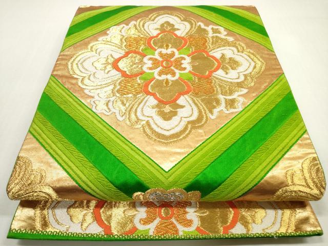 ■■■　サイズ　■■■ 長さ 422cm 幅 30.5cm程 ■■■　商品詳細　■■■ 【正絹・未仕立て】 詳細に関しましては、画像をご確認ください。 大変上質な逸品になります。 お安く出品致しますので、是非この機会にいかがでしょうか？ ■■■　注意事項　■■■ ■モニター発色の具合により色合いが異なる場合がございます。 ■寸法は多少の誤差が生じる場合がございますのでご了承ください。 ■縫込みの長さが左右非対称の場合は短い部分を記載しております。 左右非対称であってもご返品・お値引き等の保証は出来かねますので、ご了承の上ご購入をお願い致します。 ■シミ等のチェックには注意を払っておりますが、見落としがある場合もございますし、個人の見解も様々ですので神経質な方のご購入はお控えください。 ■箪笥に入っておりました着物や帯なので畳みシワや匂いがあるものもございます。 ■お休みは基本的に土日祝となりますが、その他臨時でお休みする場合がございますのでご了承ください。 ■商品の発送は平日のみの発送となります。 ■夜間と土曜、日曜日はお問い合わせの回答が遅れる場合がございます。 ■当店では、お直し、紋入れ、お手入れ等は承っておりません。 ■生地の状態（ヤケ、経年劣化等）によってはサイズ直しが出来ない場合がございます。 その点もどうかご了承のうえ、ご購入をお願いいたします。 ■弊社で取り扱う商品は一点ものにつき、時期や在庫状況に応じて金額が変更となる場合がございます。 ■検針は行っておりません。予めご了承いただきますようお願いいたします。 ■【洗える着物】と記載のある商品におきましては、商品お届け後に洗濯を行ってしまってからのご返品にはご対応しかねます。 念の為、専門店でのお手入れをお願いいたします。 ■着物のサイズ目安は下記を参考ください↓ ＜女性着物＞　お端折り次第で＋5cm　−1cmが着用可能サイズ 　例）身丈170cmの場合、身長160cm〜175cm ＜男性着物＞　身丈＋約25cm〜27cm程が適応身長 　例）身丈155cmの場合、身長180〜182cm