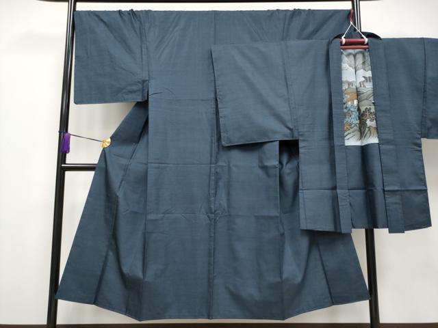 ■■■　サイズ　■■■ 【着物】 身丈 145cm（肩から） 裄丈 70cm 袖丈 49cm 袖幅 35cm 前幅 24.5cm 後幅 30cm 着物縫いこみ 内揚げ 5.5cm 裄 お袖側 約 2.5cm　身頃側 約 0cm 【羽織】 身丈 88.5cm（肩から） 裄丈 72cm 袖丈 49cm 袖幅 35.5cm 前幅 19.5cm 後幅 30.5cm 裄 お袖側 約 3cm　身頃側 約 0cm ■■■　商品詳細　■■■ 【正絹・未使用】 状態は特に目立ったシミ汚れなどもなく大変良い状態です。 大変上質な極上の逸品になります。 お安く出品致しますので、是非この機会にいかがでしょうか？ ■■■　注意事項　■■■ ■モニター発色の具合により色合いが異なる場合がございます。 ■寸法は多少の誤差が生じる場合がございますのでご了承ください。 ■縫込みの長さが左右非対称の場合は短い部分を記載しております。 左右非対称であってもご返品・お値引き等の保証は出来かねますので、ご了承の上ご購入をお願い致します。 ■シミ等のチェックには注意を払っておりますが、見落としがある場合もございますし、個人の見解も様々ですので神経質な方のご購入はお控えください。 ■箪笥に入っておりました着物や帯なので畳みシワや匂いがあるものもございます。 ■お休みは基本的に土日祝となりますが、その他臨時でお休みする場合がございますのでご了承ください。 ■商品の発送は平日のみの発送となります。 ■夜間と土曜、日曜日はお問い合わせの回答が遅れる場合がございます。 ■当店では、お直し、紋入れ、お手入れ等は承っておりません。 ■生地の状態（ヤケ、経年劣化等）によってはサイズ直しが出来ない場合がございます。 その点もどうかご了承のうえ、ご購入をお願いいたします。 ■弊社で取り扱う商品は一点ものにつき、時期や在庫状況に応じて金額が変更となる場合がございます。 ■検針は行っておりません。予めご了承いただきますようお願いいたします。 ■【洗える着物】と記載のある商品におきましては、商品お届け後に洗濯を行ってしまってからのご返品にはご対応しかねます。 念の為、専門店でのお手入れをお願いいたします。 ■着物のサイズ目安は下記を参考ください↓ ＜女性着物＞　お端折り次第で＋5?　−10?が着用可能サイズ 　例）身丈170?の場合、身長160?〜175? ＜男性着物＞　身丈＋約25?〜27?程が適応身長 　例）身丈155?の場合、身長180〜182?