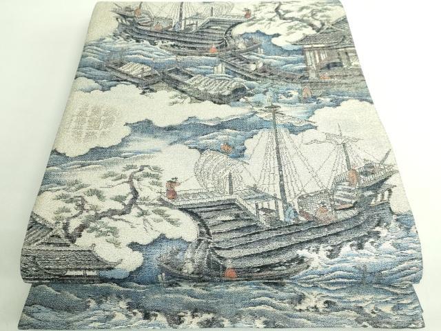 ■■■　サイズ　■■■ 長さ 454cm　幅 31cm程 ■■■　商品詳細　■■■ 【正絹】 状態は締めてはおりますが 特に目立ったシミ汚れなどもなく大変良い状態です。 とみや織物は、明治初年頃に冨家伊兵衛により 西陣の織物商として創業しました。 後に自らの手で帯地づくりを始め、織元に転業しています。 太平洋戦争で一時休機（きゅうばた）しましたが、 戦後すぐに「冨家機業店（とみいえきぎょうてん）」 という屋号で事業を再開、 昭和31年1月に「とみや織物株式会社」を設立しました。 西陣織工業組合の証紙番号は「308」。 これは「10と3み8や」と駄洒落好きの祖父がつけた番号でした。 京都市オスカー賞を受賞した技術の高さで、 米・露大統領、モナコ皇太子、 国会議員の先生など国内外の著名人の肖像織物をはじめ、 寺社仏閣への奉納用織物、映画の衣装、 駅伝やマラソンのゴールテープなど、 幅広い分野で評価を得ています。 ものづくりの主軸は、和装向けの帯地づくりとしながらも、 インドネシア・ジョグジャカルタ王室との技術交流や植樹支援活動、 ロスアンジェルスやサンフランシスコの寺院の壁面装飾など、 海外の仕事もしています。 脈々とした伝統の技術を守りつつ、一方で新しい織物の開発にも取り組み、 絶え間ない挑戦を続けています。 大変上質な極上の逸品になります。 お安く出品致しますので、是非この機会にいかがでしょうか？ ■■■　注意事項　■■■ ■モニター発色の具合により色合いが異なる場合がございます。 ■寸法は多少の誤差が生じる場合がございますのでご了承ください。 ■縫込みの長さが左右非対称の場合は短い部分を記載しております。 左右非対称であってもご返品・お値引き等の保証は出来かねますので、ご了承の上ご購入をお願い致します。 ■シミ等のチェックには注意を払っておりますが、見落としがある場合もございますし、個人の見解も様々ですので神経質な方のご購入はお控えください。 ■箪笥に入っておりました着物や帯なので畳みシワや匂いがあるものもございます。 ■お休みは基本的に土日祝となりますが、その他臨時でお休みする場合がございますのでご了承ください。 ■商品の発送は平日のみの発送となります。 ■夜間と土曜、日曜日はお問い合わせの回答が遅れる場合がございます。 ■当店では、お直し、紋入れ、お手入れ等は承っておりません。 ■生地の状態（ヤケ、経年劣化等）によってはサイズ直しが出来ない場合がございます。 その点もどうかご了承のうえ、ご購入をお願いいたします。 ■弊社で取り扱う商品は一点ものにつき、時期や在庫状況に応じて金額が変更となる場合がございます。 ■検針は行っておりません。予めご了承いただきますようお願いいたします。 ■【洗える着物】と記載のある商品におきましては、商品お届け後に洗濯を行ってしまってからのご返品にはご対応しかねます。 念の為、専門店でのお手入れをお願いいたします。 ■着物のサイズ目安は下記を参考ください↓ ＜女性着物＞　お端折り次第で＋5?　−10?が着用可能サイズ 　例）身丈170?の場合、身長160?〜175? ＜男性着物＞　身丈＋約25?〜27?程が適応身長 　例）身丈155?の場合、身長180〜182?