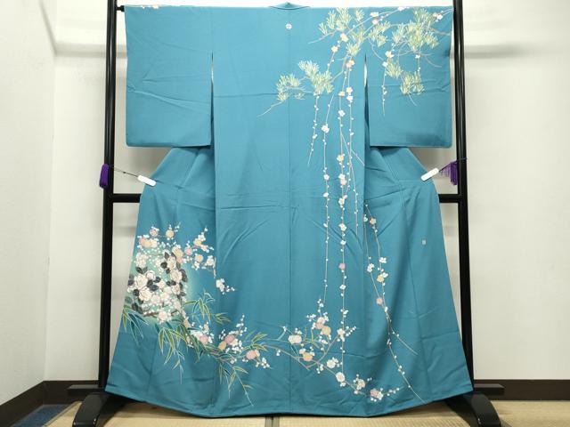 ■■■　サイズ　■■■ 身丈 164cm（肩から） 裄丈 66cm 袖丈 58cm　縫込み 3cm 袖幅 34.5cm 前幅 25.5cm 後幅 30.5cm 着物縫いこみ 内揚げ 4.5cm 裄 お袖側 約1cm　身頃側 約3cm ■■■　商品詳細　■■■ 【正絹・一つ紋】 状態は接写画像のようにおくみに薄い汚れがございますが その他特に目立ったシミ汚れなどもなく大変良い状態です。 大変上質な逸品になります。 お安く出品致しますので、是非この機会にいかがでしょうか？ ■■■　注意事項　■■■ ■モニター発色の具合により色合いが異なる場合がございます。 ■寸法は多少の誤差が生じる場合がございますのでご了承ください。 ■縫込みの長さが左右非対称の場合は短い部分を記載しております。 左右非対称であってもご返品・お値引き等の保証は出来かねますので、ご了承の上ご購入をお願い致します。 ■シミ等のチェックには注意を払っておりますが、見落としがある場合もございますし、個人の見解も様々ですので神経質な方のご購入はお控えください。 ■箪笥に入っておりました着物や帯なので畳みシワや匂いがあるものもございます。 ■お休みは基本的に土日祝となりますが、その他臨時でお休みする場合がございますのでご了承ください。 ■商品の発送は平日のみの発送となります。 ■夜間と土曜、日曜日はお問い合わせの回答が遅れる場合がございます。 ■当店では、お直し、紋入れ、お手入れ等は承っておりません。 ■生地の状態（ヤケ、経年劣化等）によってはサイズ直しが出来ない場合がございます。 その点もどうかご了承のうえ、ご購入をお願いいたします。 ■弊社で取り扱う商品は一点ものにつき、時期や在庫状況に応じて金額が変更となる場合がございます。 ■検針は行っておりません。予めご了承いただきますようお願いいたします。 ■【洗える着物】と記載のある商品におきましては、商品お届け後に洗濯を行ってしまってからのご返品にはご対応しかねます。 念の為、専門店でのお手入れをお願いいたします。 ■着物のサイズ目安は下記を参考ください↓ ＜女性着物＞　お端折り次第で＋5cm　−1cmが着用可能サイズ 　例）身丈170cmの場合、身長160cm〜175cm ＜男性着物＞　身丈＋約25cm〜27cm程が適応身長 　例）身丈155cmの場合、身長180〜182cm