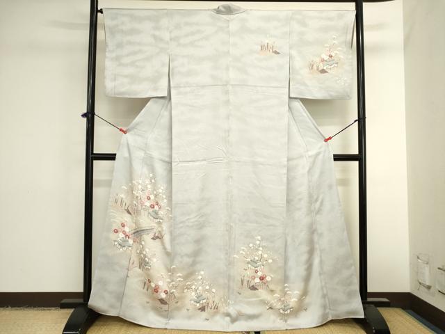 ■■■　サイズ　■■■ 身丈 163cm（肩から） 裄丈 64cm 袖丈 46.5cm　縫込み 5cm 袖幅 33cm 前幅 25cm 後幅 30.5cm 着物縫いこみ 内揚げ 3cm 裄 お袖側 約3cm　身頃側 約5cm ■■■　商品詳細　■■■ 【正絹】 状態は特に目立ったシミ汚れなどもなく大変良い状態です。 大変上質な逸品になります。 お安く出品致しますので、是非この機会にいかがでしょうか？ ■■■　注意事項　■■■ ■モニター発色の具合により色合いが異なる場合がございます。 ■寸法は多少の誤差が生じる場合がございますのでご了承ください。 ■縫込みの長さが左右非対称の場合は短い部分を記載しております。 左右非対称であってもご返品・お値引き等の保証は出来かねますので、ご了承の上ご購入をお願い致します。 ■シミ等のチェックには注意を払っておりますが、見落としがある場合もございますし、個人の見解も様々ですので神経質な方のご購入はお控えください。 ■箪笥に入っておりました着物や帯なので畳みシワや匂いがあるものもございます。 ■お休みは基本的に土日祝となりますが、その他臨時でお休みする場合がございますのでご了承ください。 ■商品の発送は平日のみの発送となります。 ■夜間と土曜、日曜日はお問い合わせの回答が遅れる場合がございます。 ■当店では、お直し、紋入れ、お手入れ等は承っておりません。 ■生地の状態（ヤケ、経年劣化等）によってはサイズ直しが出来ない場合がございます。 その点もどうかご了承のうえ、ご購入をお願いいたします。 ■弊社で取り扱う商品は一点ものにつき、時期や在庫状況に応じて金額が変更となる場合がございます。 ■検針は行っておりません。予めご了承いただきますようお願いいたします。 ■【洗える着物】と記載のある商品におきましては、商品お届け後に洗濯を行ってしまってからのご返品にはご対応しかねます。 念の為、専門店でのお手入れをお願いいたします。 ■写真に写っている物が全てになります。それ以外の付属品はございませんのでご了承ください。 ■状態に関する写真につきましては、掲載可能な写真枚数に限りがあるため、各箇所につき1枚参考画像を掲載しております。 ■着物のサイズ目安は下記を参考ください↓ ＜女性着物＞　お端折り次第で＋5cm　−1cmが着用可能サイズ 　例）身丈170cmの場合、身長160cm〜175cm ＜男性着物＞　身丈＋約25cm〜27cm程が適応身長 　例）身丈155cmの場合、身長180〜182cm