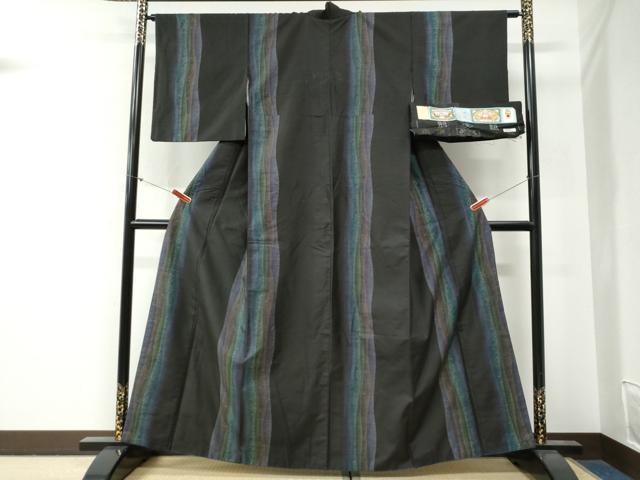 平和屋の平和屋着物●本場大島紬　9マルキ　泥染め　よろけ縞　花唐草文　くぼた謹製　証紙付き　正絹　逸品　CABG0469yc｜アングル2