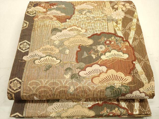 ■■■　サイズ　■■■ 長さ 432cm 幅 30.5cm程 ■■■　商品詳細　■■■ 【正絹】 詳細に関しましては、画像をご確認ください。 大変上質な逸品になります。 お安く出品致しますので、是非この機会にいかがでしょうか？ ■■■　注意事項　■■■ ■モニター発色の具合により色合いが異なる場合がございます。 ■寸法は多少の誤差が生じる場合がございますのでご了承ください。 ■縫込みの長さが左右非対称の場合は短い部分を記載しております。 左右非対称であってもご返品・お値引き等の保証は出来かねますので、ご了承の上ご購入をお願い致します。 ■シミ等のチェックには注意を払っておりますが、見落としがある場合もございますし、個人の見解も様々ですので神経質な方のご購入はお控えください。 ■箪笥に入っておりました着物や帯なので畳みシワや匂いがあるものもございます。 ■お休みは基本的に土日祝となりますが、その他臨時でお休みする場合がございますのでご了承ください。 ■商品の発送は平日のみの発送となります。 ■夜間と土曜、日曜日はお問い合わせの回答が遅れる場合がございます。 ■当店では、お直し、紋入れ、お手入れ等は承っておりません。 ■生地の状態（ヤケ、経年劣化等）によってはサイズ直しが出来ない場合がございます。 その点もどうかご了承のうえ、ご購入をお願いいたします。 ■弊社で取り扱う商品は一点ものにつき、時期や在庫状況に応じて金額が変更となる場合がございます。 ■検針は行っておりません。予めご了承いただきますようお願いいたします。 ■【洗える着物】と記載のある商品におきましては、商品お届け後に洗濯を行ってしまってからのご返品にはご対応しかねます。 念の為、専門店でのお手入れをお願いいたします。 ■着物のサイズ目安は下記を参考ください↓ ＜女性着物＞　お端折り次第で＋5cm　−1cmが着用可能サイズ 　例）身丈170cmの場合、身長160cm〜175cm ＜男性着物＞　身丈＋約25cm〜27cm程が適応身長 　例）身丈155cmの場合、身長180〜182cm