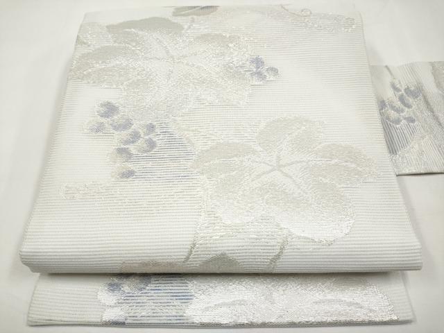 ■■■　サイズ　■■■ 長さ 366cm 幅 30.5cm程 ■■■　商品詳細　■■■ 【化繊】 状態は接写画像のように たれ先に薄い汚れがございますが その他特に目立ったシミ汚れなどもなく大変良い状態です。 お安く出品致しますので、是非この機会にいかがでしょうか？ ■■■　注意事項　■■■ ■モニター発色の具合により色合いが異なる場合がございます。 ■寸法は多少の誤差が生じる場合がございますのでご了承ください。 ■縫込みの長さが左右非対称の場合は短い部分を記載しております。 左右非対称であってもご返品・お値引き等の保証は出来かねますので、ご了承の上ご購入をお願い致します。 ■シミ等のチェックには注意を払っておりますが、見落としがある場合もございますし、個人の見解も様々ですので神経質な方のご購入はお控えください。 ■箪笥に入っておりました着物や帯なので畳みシワや匂いがあるものもございます。 ■お休みは基本的に土日祝となりますが、その他臨時でお休みする場合がございますのでご了承ください。 ■商品の発送は平日のみの発送となります。 ■夜間と土曜、日曜日はお問い合わせの回答が遅れる場合がございます。 ■当店では、お直し、紋入れ、お手入れ等は承っておりません。 ■生地の状態（ヤケ、経年劣化等）によってはサイズ直しが出来ない場合がございます。 その点もどうかご了承のうえ、ご購入をお願いいたします。 ■弊社で取り扱う商品は一点ものにつき、時期や在庫状況に応じて金額が変更となる場合がございます。 ■検針は行っておりません。予めご了承いただきますようお願いいたします。 ■【洗える着物】と記載のある商品におきましては、商品お届け後に洗濯を行ってしまってからのご返品にはご対応しかねます。 念の為、専門店でのお手入れをお願いいたします。 ■写真に写っている物が全てになります。それ以外の付属品はございませんのでご了承ください。 ■状態に関する写真につきましては、掲載可能な写真枚数に限りがあるため、各箇所につき1枚参考画像を掲載しております。 ■着物のサイズ目安は下記を参考ください↓ ＜女性着物＞　お端折り次第で＋5cm　－1cmが着用可能サイズ 　例）身丈170cmの場合、身長160cm～175cm ＜男性着物＞　身丈＋約25cm～27cm程が適応身長 　例）身丈155cmの場合、身長180～182cm