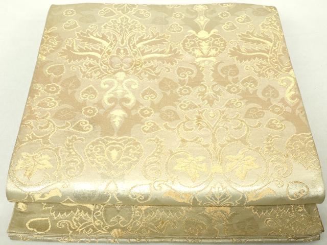 ■■■　サイズ　■■■ 長さ 404cm 幅 31cm程 ■■■　商品詳細　■■■ 【正絹・芯なし】 詳細に関しましては、画像をご確認ください。 大変上質な逸品になります。 お安く出品致しますので、是非この機会にいかがでしょうか？ ■■■　注意事項　■■■ ■モニター発色の具合により色合いが異なる場合がございます。 ■寸法は多少の誤差が生じる場合がございますのでご了承ください。 ■縫込みの長さが左右非対称の場合は短い部分を記載しております。 左右非対称であってもご返品・お値引き等の保証は出来かねますので、ご了承の上ご購入をお願い致します。 ■シミ等のチェックには注意を払っておりますが、見落としがある場合もございますし、個人の見解も様々ですので神経質な方のご購入はお控えください。 ■箪笥に入っておりました着物や帯なので畳みシワや匂いがあるものもございます。 ■お休みは基本的に土日祝となりますが、その他臨時でお休みする場合がございますのでご了承ください。 ■商品の発送は平日のみの発送となります。 ■夜間と土曜、日曜日はお問い合わせの回答が遅れる場合がございます。 ■当店では、お直し、紋入れ、お手入れ等は承っておりません。 ■生地の状態（ヤケ、経年劣化等）によってはサイズ直しが出来ない場合がございます。 その点もどうかご了承のうえ、ご購入をお願いいたします。 ■弊社で取り扱う商品は一点ものにつき、時期や在庫状況に応じて金額が変更となる場合がございます。 ■検針は行っておりません。予めご了承いただきますようお願いいたします。 ■【洗える着物】と記載のある商品におきましては、商品お届け後に洗濯を行ってしまってからのご返品にはご対応しかねます。 念の為、専門店でのお手入れをお願いいたします。 ■着物のサイズ目安は下記を参考ください↓ ＜女性着物＞　お端折り次第で＋5cm　−1cmが着用可能サイズ 　例）身丈170cmの場合、身長160cm〜175cm ＜男性着物＞　身丈＋約25cm〜27cm程が適応身長 　例）身丈155cmの場合、身長180〜182cm