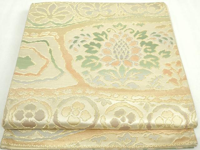 ■■■　サイズ　■■■ 長さ 416cm 幅 30cm程 ■■■　商品詳細　■■■ 【正絹・芯なし】 詳細に関しましては、画像をご確認ください。 大変上質な逸品になります。 お安く出品致しますので、是非この機会にいかがでしょうか？ ※汚れ等に関しましては、着用時には見えない部分になるかと思いますのであまり気にならずお召になれるかと思います。 ■■■　注意事項　■■■ ■モニター発色の具合により色合いが異なる場合がございます。 ■寸法は多少の誤差が生じる場合がございますのでご了承ください。 ■縫込みの長さが左右非対称の場合は短い部分を記載しております。 左右非対称であってもご返品・お値引き等の保証は出来かねますので、ご了承の上ご購入をお願い致します。 ■シミ等のチェックには注意を払っておりますが、見落としがある場合もございますし、個人の見解も様々ですので神経質な方のご購入はお控えください。 ■箪笥に入っておりました着物や帯なので畳みシワや匂いがあるものもございます。 ■お休みは基本的に土日祝となりますが、その他臨時でお休みする場合がございますのでご了承ください。 ■商品の発送は平日のみの発送となります。 ■夜間と土曜、日曜日はお問い合わせの回答が遅れる場合がございます。 ■当店では、お直し、紋入れ、お手入れ等は承っておりません。 ■生地の状態（ヤケ、経年劣化等）によってはサイズ直しが出来ない場合がございます。 その点もどうかご了承のうえ、ご購入をお願いいたします。 ■弊社で取り扱う商品は一点ものにつき、時期や在庫状況に応じて金額が変更となる場合がございます。 ■検針は行っておりません。予めご了承いただきますようお願いいたします。 ■【洗える着物】と記載のある商品におきましては、商品お届け後に洗濯を行ってしまってからのご返品にはご対応しかねます。 念の為、専門店でのお手入れをお願いいたします。 ■着物のサイズ目安は下記を参考ください↓ ＜女性着物＞　お端折り次第で＋5cm　−1cmが着用可能サイズ 　例）身丈170cmの場合、身長160cm〜175cm ＜男性着物＞　身丈＋約25cm〜27cm程が適応身長 　例）身丈155cmの場合、身長180〜182cm