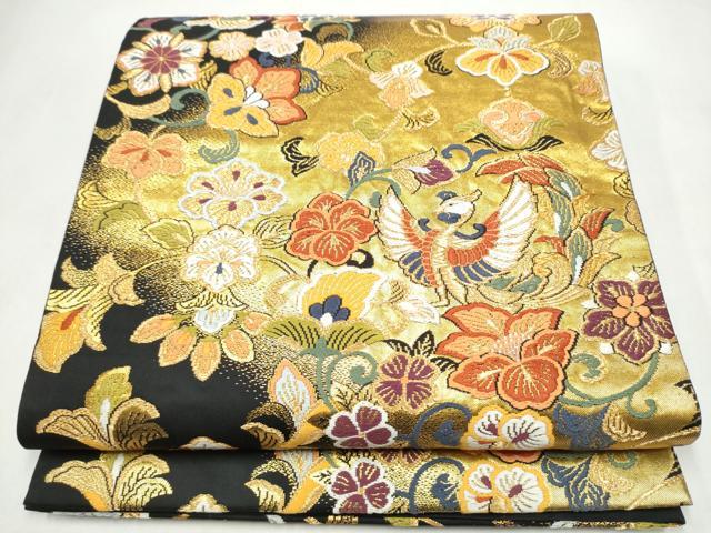 ■■■　サイズ　■■■ 長さ 430cm 幅 31cm程 ■■■　商品詳細　■■■ 【正絹】 状態は締めてはおりますが 特に目立ったシミ汚れなどもなく大変良い状態です。 大変上質な逸品になります。 お安く出品致しますので、是非この機会にいかがでしょうか？ ■■■　注意事項　■■■ ■モニター発色の具合により色合いが異なる場合がございます。 ■寸法は多少の誤差が生じる場合がございますのでご了承ください。 ■縫込みの長さが左右非対称の場合は短い部分を記載しております。 左右非対称であってもご返品・お値引き等の保証は出来かねますので、ご了承の上ご購入をお願い致します。 ■シミ等のチェックには注意を払っておりますが、見落としがある場合もございますし、個人の見解も様々ですので神経質な方のご購入はお控えください。 ■箪笥に入っておりました着物や帯なので畳みシワや匂いがあるものもございます。 ■お休みは基本的に土日祝となりますが、その他臨時でお休みする場合がございますのでご了承ください。 ■商品の発送は平日のみの発送となります。 ■夜間と土曜、日曜日はお問い合わせの回答が遅れる場合がございます。 ■当店では、お直し、紋入れ、お手入れ等は承っておりません。 ■生地の状態（ヤケ、経年劣化等）によってはサイズ直しが出来ない場合がございます。 その点もどうかご了承のうえ、ご購入をお願いいたします。 ■弊社で取り扱う商品は一点ものにつき、時期や在庫状況に応じて金額が変更となる場合がございます。 ■検針は行っておりません。予めご了承いただきますようお願いいたします。 ■【洗える着物】と記載のある商品におきましては、商品お届け後に洗濯を行ってしまってからのご返品にはご対応しかねます。 念の為、専門店でのお手入れをお願いいたします。 ■写真に写っている物が全てになります。それ以外の付属品はございませんのでご了承ください。 ■状態に関する写真につきましては、掲載可能な写真枚数に限りがあるため、各箇所につき1枚参考画像を掲載しております。 ■着物のサイズ目安は下記を参考ください↓ ＜女性着物＞　お端折り次第で＋5cm　−1cmが着用可能サイズ 　例）身丈170cmの場合、身長160cm〜175cm ＜男性着物＞　身丈＋約25cm〜27cm程が適応身長 　例）身丈155cmの場合、身長180〜182cm
