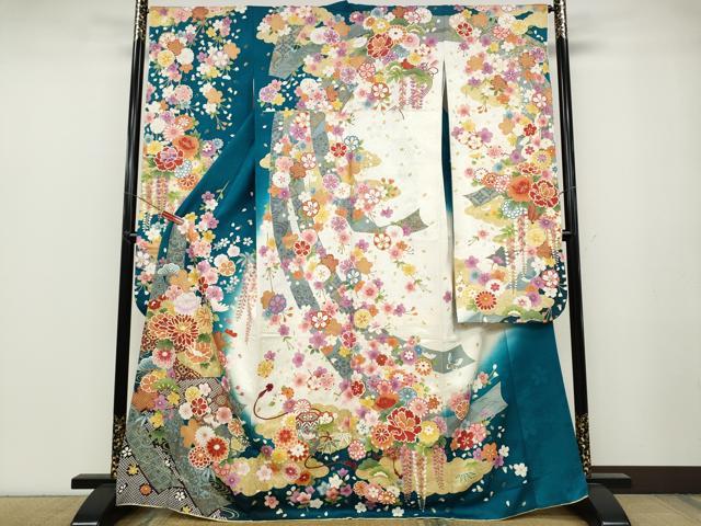 ■■■　サイズ　■■■ 身丈 167cm（肩から） 裄丈 66cm 袖丈 107cm　縫込み 12cm 袖幅 34cm 前幅 22.5cm 後幅 30cm 着物縫いこみ 内揚げ 8cm 裄 お袖側 約1.5cm　身頃側 約4.5cm ■■■　商品詳細　■■■ 【正絹・胴裏のみ化繊】 状態は特に目立ったシミ汚れなどもなく大変良い状態です。 大変上質な逸品になります。 お安く出品致しますので、是非この機会にいかがでしょうか？ ■■■　注意事項　■■■ ■モニター発色の具合により色合いが異なる場合がございます。 ■寸法は多少の誤差が生じる場合がございますのでご了承ください。 ■縫込みの長さが左右非対称の場合は短い部分を記載しております。 左右非対称であってもご返品・お値引き等の保証は出来かねますので、ご了承の上ご購入をお願い致します。 ■シミ等のチェックには注意を払っておりますが、見落としがある場合もございますし、個人の見解も様々ですので神経質な方のご購入はお控えください。 ■箪笥に入っておりました着物や帯なので畳みシワや匂いがあるものもございます。 ■お休みは基本的に土日祝となりますが、その他臨時でお休みする場合がございますのでご了承ください。 ■商品の発送は平日のみの発送となります。 ■夜間と土曜、日曜日はお問い合わせの回答が遅れる場合がございます。 ■当店では、お直し、紋入れ、お手入れ等は承っておりません。 ■生地の状態（ヤケ、経年劣化等）によってはサイズ直しが出来ない場合がございます。 その点もどうかご了承のうえ、ご購入をお願いいたします。 ■弊社で取り扱う商品は一点ものにつき、時期や在庫状況に応じて金額が変更となる場合がございます。 ■検針は行っておりません。予めご了承いただきますようお願いいたします。 ■【洗える着物】と記載のある商品におきましては、商品お届け後に洗濯を行ってしまってからのご返品にはご対応しかねます。 念の為、専門店でのお手入れをお願いいたします。 ■着物のサイズ目安は下記を参考ください↓ ＜女性着物＞　お端折り次第で＋5cm　−1cmが着用可能サイズ 　例）身丈170cmの場合、身長160cm〜175cm ＜男性着物＞　身丈＋約25cm〜27cm程が適応身長 　例）身丈155cmの場合、身長180〜182cm