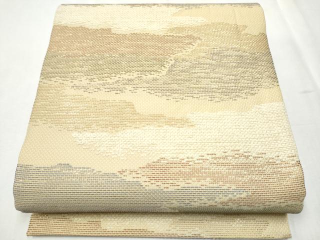 ■■■　サイズ　■■■ 長さ 432cm 幅 30.5cm程 ■■■　商品詳細　■■■ 【正絹】 状態は締めてはおりますが 特に目立ったシミ汚れなどもなく大変良い状態です。 大変上質な逸品になります。 お安く出品致しますので、是非この機会にいかがでしょうか？ ■■■　注意事項　■■■ ■モニター発色の具合により色合いが異なる場合がございます。 ■寸法は多少の誤差が生じる場合がございますのでご了承ください。 ■縫込みの長さが左右非対称の場合は短い部分を記載しております。 左右非対称であってもご返品・お値引き等の保証は出来かねますので、ご了承の上ご購入をお願い致します。 ■シミ等のチェックには注意を払っておりますが、見落としがある場合もございますし、個人の見解も様々ですので神経質な方のご購入はお控えください。 ■箪笥に入っておりました着物や帯なので畳みシワや匂いがあるものもございます。 ■お休みは基本的に土日祝となりますが、その他臨時でお休みする場合がございますのでご了承ください。 ■商品の発送は平日のみの発送となります。 ■夜間と土曜、日曜日はお問い合わせの回答が遅れる場合がございます。 ■当店では、お直し、紋入れ、お手入れ等は承っておりません。 ■生地の状態（ヤケ、経年劣化等）によってはサイズ直しが出来ない場合がございます。 その点もどうかご了承のうえ、ご購入をお願いいたします。 ■弊社で取り扱う商品は一点ものにつき、時期や在庫状況に応じて金額が変更となる場合がございます。 ■検針は行っておりません。予めご了承いただきますようお願いいたします。 ■【洗える着物】と記載のある商品におきましては、商品お届け後に洗濯を行ってしまってからのご返品にはご対応しかねます。 念の為、専門店でのお手入れをお願いいたします。 ■着物のサイズ目安は下記を参考ください↓ ＜女性着物＞　お端折り次第で＋5cm　−1cmが着用可能サイズ 　例）身丈170cmの場合、身長160cm〜175cm ＜男性着物＞　身丈＋約25cm〜27cm程が適応身長 　例）身丈155cmの場合、身長180〜182cm