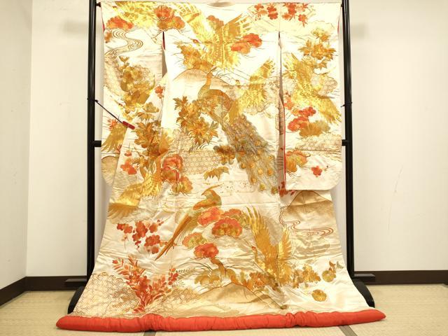 ■■■　サイズ　■■■ 身丈 182cm（肩から） 裄丈 64.5cm 袖丈 104cm　縫込み 4cm 袖幅 32.5cm 前幅 29cm 後幅 33cm 着物縫いこみ 内揚げ 0cm 裄 お袖側 約1cm　身頃側 約0cm ■■■　商品詳細　■■■ 【正絹】 状態は接写画像のように表地所々に薄い汚れがございます。 大変上質な逸品になりますのでぜひお手入れをされてお召しになられてはいかがでしょうか。 お安く出品致しますので、是非この機会にいかがでしょうか？ ■■■　注意事項　■■■ ■モニター発色の具合により色合いが異なる場合がございます。 ■寸法は多少の誤差が生じる場合がございますのでご了承ください。 ■縫込みの長さが左右非対称の場合は短い部分を記載しております。 左右非対称であってもご返品・お値引き等の保証は出来かねますので、ご了承の上ご購入をお願い致します。 ■シミ等のチェックには注意を払っておりますが、見落としがある場合もございますし、個人の見解も様々ですので神経質な方のご購入はお控えください。 ■箪笥に入っておりました着物や帯なので畳みシワや匂いがあるものもございます。 ■お休みは基本的に土日祝となりますが、その他臨時でお休みする場合がございますのでご了承ください。 ■商品の発送は平日のみの発送となります。 ■夜間と土曜、日曜日はお問い合わせの回答が遅れる場合がございます。 ■当店では、お直し、紋入れ、お手入れ等は承っておりません。 ■生地の状態（ヤケ、経年劣化等）によってはサイズ直しが出来ない場合がございます。 その点もどうかご了承のうえ、ご購入をお願いいたします。 ■弊社で取り扱う商品は一点ものにつき、時期や在庫状況に応じて金額が変更となる場合がございます。 ■検針は行っておりません。予めご了承いただきますようお願いいたします。 ■【洗える着物】と記載のある商品におきましては、商品お届け後に洗濯を行ってしまってからのご返品にはご対応しかねます。 念の為、専門店でのお手入れをお願いいたします。 ■写真に写っている物が全てになります。 それ以外の付属品はございませんのでご了承ください。 ■状態に関する写真につきましては、掲載可能な写真枚数に限りがあるため、 各箇所につき1枚参考画像を掲載しております。 ■着物のサイズ目安は下記を参考ください↓ ＜女性着物＞　お端折り次第で＋5cm　−10cmが着用可能サイズ 　例）身丈170cmの場合、身長160cm〜175cm ＜男性着物＞　身丈＋約25cm〜27cm程が適応身長 　例）身丈155cmの場合、身長180cm〜182cm