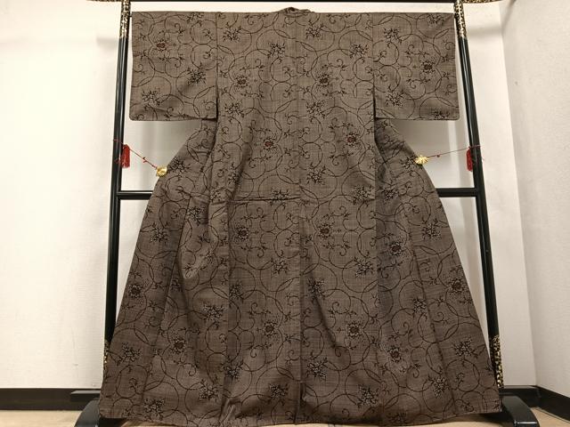 平和屋の平和屋着物●本場大島紬　一元7マルキ　更紗花文　正絹　逸品　未使用　AABF4508ph｜アングル2