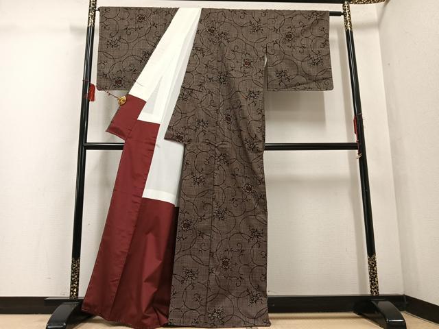平和屋の平和屋着物●本場大島紬　一元7マルキ　更紗花文　正絹　逸品　未使用　AABF4508ph｜アングル3