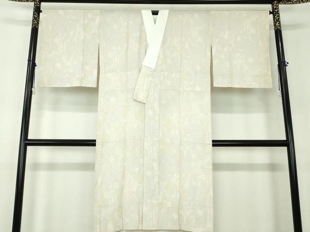 ■■■　サイズ　■■■ 身丈 124cm（肩から） 裄丈 67.5cm 袖丈 47.5cm　縫込み 6cm 袖幅 33cm 前幅 28.5cm 後幅 32cm 着物縫いこみ 内揚げ 9.5cm 裄 お袖側 約3.5cm　身頃側 約0cm ■■■　商品詳細　■■■ 【正絹】 状態は特に目立ったシミ汚れなどもなく大変良い状態です。 大変上質な逸品になります。 お安く出品致しますので、是非この機会にいかがでしょうか？ ■■■　注意事項　■■■ ■モニター発色の具合により色合いが異なる場合がございます。 ■寸法は多少の誤差が生じる場合がございますのでご了承ください。 ■縫込みの長さが左右非対称の場合は短い部分を記載しております。 左右非対称であってもご返品・お値引き等の保証は出来かねますので、ご了承の上ご購入をお願い致します。 ■シミ等のチェックには注意を払っておりますが、見落としがある場合もございますし、個人の見解も様々ですので神経質な方のご購入はお控えください。 ■箪笥に入っておりました着物や帯なので畳みシワや匂いがあるものもございます。 ■お休みは基本的に土日祝となりますが、その他臨時でお休みする場合がございますのでご了承ください。 ■商品の発送は平日のみの発送となります。 ■夜間と土曜、日曜日はお問い合わせの回答が遅れる場合がございます。 ■当店では、お直し、紋入れ、お手入れ等は承っておりません。 ■生地の状態（ヤケ、経年劣化等）によってはサイズ直しが出来ない場合がございます。 その点もどうかご了承のうえ、ご購入をお願いいたします。 ■弊社で取り扱う商品は一点ものにつき、時期や在庫状況に応じて金額が変更となる場合がございます。 ■検針は行っておりません。予めご了承いただきますようお願いいたします。 ■【洗える着物】と記載のある商品におきましては、商品お届け後に洗濯を行ってしまってからのご返品にはご対応しかねます。 念の為、専門店でのお手入れをお願いいたします。 ■着物のサイズ目安は下記を参考ください↓ ＜女性着物＞　お端折り次第で＋5cm　−1cmが着用可能サイズ 　例）身丈170cmの場合、身長160cm〜175cm ＜男性着物＞　身丈＋約25cm〜27cm程が適応身長 　例）身丈155cmの場合、身長180〜182cm