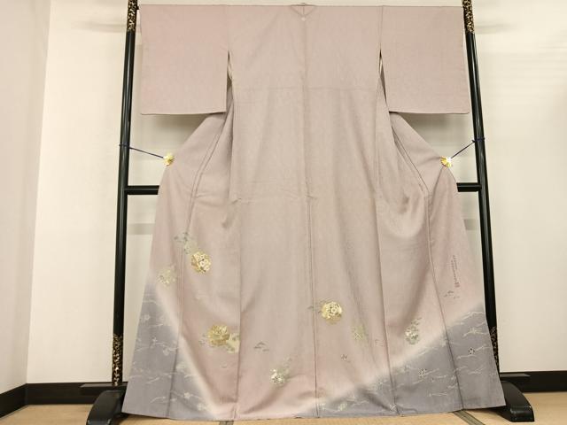 平和屋の平和屋着物●豪華色留袖　駒刺繍　雪輪花文　暈し染め　金銀彩　正絹　逸品　AABF0704fy｜アングル2