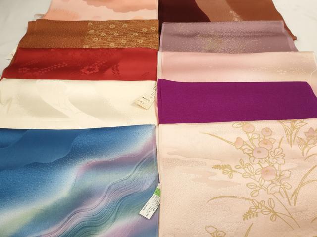 ■■■　商品詳細　■■■ 【正絹・未使用】 詳細に関しましては、 参考画像をご確認ください。 大変上質な逸品になります。 お安く出品致しますので、是非この機会にいかがでしょうか？ ■■■　注意事項　■■■ ■モニター発色の具合により色合いが異なる場合がございます。 ■寸法は多少の誤差が生じる場合がございますのでご了承ください。 ■縫込みの長さが左右非対称の場合は短い部分を記載しております。 左右非対称であってもご返品・お値引き等の保証は出来かねますので、ご了承の上ご購入をお願い致します。 ■シミ等のチェックには注意を払っておりますが、見落としがある場合もございますし、個人の見解も様々ですので神経質な方のご購入はお控えください。 ■箪笥に入っておりました着物や帯なので畳みシワや匂いがあるものもございます。 ■お休みは基本的に土日祝となりますが、その他臨時でお休みする場合がございますのでご了承ください。 ■商品の発送は平日のみの発送となります。 ■夜間と土曜、日曜日はお問い合わせの回答が遅れる場合がございます。 ■当店では、お直し、紋入れ、お手入れ等は承っておりません。 ■生地の状態（ヤケ、経年劣化等）によってはサイズ直しが出来ない場合がございます。 その点もどうかご了承のうえ、ご購入をお願いいたします。 ■弊社で取り扱う商品は一点ものにつき、時期や在庫状況に応じて金額が変更となる場合がございます。 ■検針は行っておりません。予めご了承いただきますようお願いいたします。 ■【洗える着物】と記載のある商品におきましては、商品お届け後に洗濯を行ってしまってからのご返品にはご対応しかねます。 念の為、専門店でのお手入れをお願いいたします。 ■着物のサイズ目安は下記を参考ください↓ ＜女性着物＞　お端折り次第で＋5cm　−1cmが着用可能サイズ 　例）身丈170cmの場合、身長160cm〜175cm ＜男性着物＞　身丈＋約25cm〜27cm程が適応身長 　例）身丈155cmの場合、身長180〜182cm