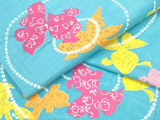 ■■■　サイズ　■■■ 身丈 161.5cm（肩から） 裄丈 68cm 袖丈 47.5cm　縫込み 1cm 袖幅 34cm 前幅 25cm 後幅 30cm 着物縫いこみ 内揚げ 0cm 裄 お袖側 約0cm　身頃側 約0cm ■■■　商品詳細　■■■ 【綿】 状態は特に目立ったシミ汚れなどもなく大変良い状態です。 大変上質な逸品になります。 お安く出品致しますので、是非この機会にいかがでしょうか？ ※若干たたみシワがございます。 ■■■　注意事項　■■■ ■モニター発色の具合により色合いが異なる場合がございます。 ■寸法は多少の誤差が生じる場合がございますのでご了承ください。 ■縫込みの長さが左右非対称の場合は短い部分を記載しております。 左右非対称であってもご返品・お値引き等の保証は出来かねますので、ご了承の上ご購入をお願い致します。 ■シミ等のチェックには注意を払っておりますが、見落としがある場合もございますし、個人の見解も様々ですので神経質な方のご購入はお控えください。 ■箪笥に入っておりました着物や帯なので畳みシワや匂いがあるものもございます。 ■お休みは基本的に土日祝となりますが、その他臨時でお休みする場合がございますのでご了承ください。 ■商品の発送は平日のみの発送となります。 ■夜間と土曜、日曜日はお問い合わせの回答が遅れる場合がございます。 ■当店では、お直し、紋入れ、お手入れ等は承っておりません。 ■生地の状態（ヤケ、経年劣化等）によってはサイズ直しが出来ない場合がございます。 その点もどうかご了承のうえ、ご購入をお願いいたします。 ■弊社で取り扱う商品は一点ものにつき、時期や在庫状況に応じて金額が変更となる場合がございます。 ■検針は行っておりません。予めご了承いただきますようお願いいたします。 ■【洗える着物】と記載のある商品におきましては、商品お届け後に洗濯を行ってしまってからのご返品にはご対応しかねます。 念の為、専門店でのお手入れをお願いいたします。 ■着物のサイズ目安は下記を参考ください↓ ＜女性着物＞　お端折り次第で＋5cm　−1cmが着用可能サイズ 　例）身丈170cmの場合、身長160cm〜175cm ＜男性着物＞　身丈＋約25cm〜27cm程が適応身長 　例）身丈155cmの場合、身長180〜182cm