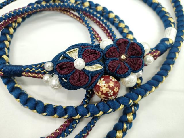 ■■■　サイズ　■■■ 長さ　約156.5cm（房を除く） ■■■　商品詳細　■■■ 【正絹・未使用】 状態は特に目立ったシミ汚れなどもなく大変良い状態です。 大変上質な逸品になります。 お安く出品致しますので、是非この機会にいかがでしょうか？ ■■■　注意事項　■■■ ■モニター発色の具合により色合いが異なる場合がございます。 ■寸法は多少の誤差が生じる場合がございますのでご了承ください。 ■縫込みの長さが左右非対称の場合は短い部分を記載しております。 左右非対称であってもご返品・お値引き等の保証は出来かねますので、ご了承の上ご購入をお願い致します。 ■シミ等のチェックには注意を払っておりますが、見落としがある場合もございますし、個人の見解も様々ですので神経質な方のご購入はお控えください。 ■箪笥に入っておりました着物や帯なので畳みシワや匂いがあるものもございます。 ■お休みは基本的に土日祝となりますが、その他臨時でお休みする場合がございますのでご了承ください。 ■商品の発送は平日のみの発送となります。 ■夜間と土曜、日曜日はお問い合わせの回答が遅れる場合がございます。 ■当店では、お直し、紋入れ、お手入れ等は承っておりません。 ■生地の状態（ヤケ、経年劣化等）によってはサイズ直しが出来ない場合がございます。 その点もどうかご了承のうえ、ご購入をお願いいたします。 ■弊社で取り扱う商品は一点ものにつき、時期や在庫状況に応じて金額が変更となる場合がございます。 ■検針は行っておりません。予めご了承いただきますようお願いいたします。 ■【洗える着物】と記載のある商品におきましては、商品お届け後に洗濯を行ってしまってからのご返品にはご対応しかねます。 念の為、専門店でのお手入れをお願いいたします。 ■着物のサイズ目安は下記を参考ください↓ ＜女性着物＞　お端折り次第で＋5cm　−1cmが着用可能サイズ 　例）身丈170cmの場合、身長160cm〜175cm ＜男性着物＞　身丈＋約25cm〜27cm程が適応身長 　例）身丈155cmの場合、身長180〜182cm