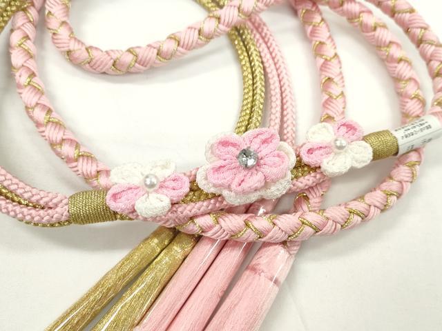 ■■■　サイズ　■■■ 長さ　約154cm（房を除く） ■■■　商品詳細　■■■ 【正絹・未使用】 状態は特に目立ったシミ汚れなどもなく大変良い状態です。 大変上質な逸品になります。 お安く出品致しますので、是非この機会にいかがでしょうか？ ■■■　注意事項　■■■ ■モニター発色の具合により色合いが異なる場合がございます。 ■寸法は多少の誤差が生じる場合がございますのでご了承ください。 ■縫込みの長さが左右非対称の場合は短い部分を記載しております。 左右非対称であってもご返品・お値引き等の保証は出来かねますので、ご了承の上ご購入をお願い致します。 ■シミ等のチェックには注意を払っておりますが、見落としがある場合もございますし、個人の見解も様々ですので神経質な方のご購入はお控えください。 ■箪笥に入っておりました着物や帯なので畳みシワや匂いがあるものもございます。 ■お休みは基本的に土日祝となりますが、その他臨時でお休みする場合がございますのでご了承ください。 ■商品の発送は平日のみの発送となります。 ■夜間と土曜、日曜日はお問い合わせの回答が遅れる場合がございます。 ■当店では、お直し、紋入れ、お手入れ等は承っておりません。 ■生地の状態（ヤケ、経年劣化等）によってはサイズ直しが出来ない場合がございます。 その点もどうかご了承のうえ、ご購入をお願いいたします。 ■弊社で取り扱う商品は一点ものにつき、時期や在庫状況に応じて金額が変更となる場合がございます。 ■検針は行っておりません。予めご了承いただきますようお願いいたします。 ■【洗える着物】と記載のある商品におきましては、商品お届け後に洗濯を行ってしまってからのご返品にはご対応しかねます。 念の為、専門店でのお手入れをお願いいたします。 ■着物のサイズ目安は下記を参考ください↓ ＜女性着物＞　お端折り次第で＋5cm　−1cmが着用可能サイズ 　例）身丈170cmの場合、身長160cm〜175cm ＜男性着物＞　身丈＋約25cm〜27cm程が適応身長 　例）身丈155cmの場合、身長180〜182cm