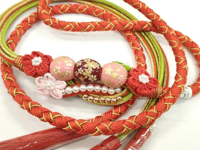 ■■■　サイズ　■■■ 長さ　約157cm（房を除く） ■■■　商品詳細　■■■ 【正絹・未使用】 状態は特に目立ったシミ汚れなどもなく大変良い状態です。 大変上質な逸品になります。 お安く出品致しますので、是非この機会にいかがでしょうか？ ■■■　注意事項　■■■ ■モニター発色の具合により色合いが異なる場合がございます。 ■寸法は多少の誤差が生じる場合がございますのでご了承ください。 ■縫込みの長さが左右非対称の場合は短い部分を記載しております。 左右非対称であってもご返品・お値引き等の保証は出来かねますので、ご了承の上ご購入をお願い致します。 ■シミ等のチェックには注意を払っておりますが、見落としがある場合もございますし、個人の見解も様々ですので神経質な方のご購入はお控えください。 ■箪笥に入っておりました着物や帯なので畳みシワや匂いがあるものもございます。 ■お休みは基本的に土日祝となりますが、その他臨時でお休みする場合がございますのでご了承ください。 ■商品の発送は平日のみの発送となります。 ■夜間と土曜、日曜日はお問い合わせの回答が遅れる場合がございます。 ■当店では、お直し、紋入れ、お手入れ等は承っておりません。 ■生地の状態（ヤケ、経年劣化等）によってはサイズ直しが出来ない場合がございます。 その点もどうかご了承のうえ、ご購入をお願いいたします。 ■弊社で取り扱う商品は一点ものにつき、時期や在庫状況に応じて金額が変更となる場合がございます。 ■検針は行っておりません。予めご了承いただきますようお願いいたします。 ■【洗える着物】と記載のある商品におきましては、商品お届け後に洗濯を行ってしまってからのご返品にはご対応しかねます。 念の為、専門店でのお手入れをお願いいたします。 ■着物のサイズ目安は下記を参考ください↓ ＜女性着物＞　お端折り次第で＋5cm　−1cmが着用可能サイズ 　例）身丈170cmの場合、身長160cm〜175cm ＜男性着物＞　身丈＋約25cm〜27cm程が適応身長 　例）身丈155cmの場合、身長180〜182cm