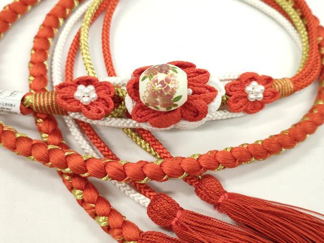 ■■■　サイズ　■■■ 長さ　約156.5cm（房を除く） ■■■　商品詳細　■■■ 【正絹・未使用】 状態は特に目立ったシミ汚れなどもなく大変良い状態です。 大変上質な逸品になります。 お安く出品致しますので、是非この機会にいかがでしょうか？ ■■■　注意事項　■■■ ■モニター発色の具合により色合いが異なる場合がございます。 ■寸法は多少の誤差が生じる場合がございますのでご了承ください。 ■縫込みの長さが左右非対称の場合は短い部分を記載しております。 左右非対称であってもご返品・お値引き等の保証は出来かねますので、ご了承の上ご購入をお願い致します。 ■シミ等のチェックには注意を払っておりますが、見落としがある場合もございますし、個人の見解も様々ですので神経質な方のご購入はお控えください。 ■箪笥に入っておりました着物や帯なので畳みシワや匂いがあるものもございます。 ■お休みは基本的に土日祝となりますが、その他臨時でお休みする場合がございますのでご了承ください。 ■商品の発送は平日のみの発送となります。 ■夜間と土曜、日曜日はお問い合わせの回答が遅れる場合がございます。 ■当店では、お直し、紋入れ、お手入れ等は承っておりません。 ■生地の状態（ヤケ、経年劣化等）によってはサイズ直しが出来ない場合がございます。 その点もどうかご了承のうえ、ご購入をお願いいたします。 ■弊社で取り扱う商品は一点ものにつき、時期や在庫状況に応じて金額が変更となる場合がございます。 ■検針は行っておりません。予めご了承いただきますようお願いいたします。 ■【洗える着物】と記載のある商品におきましては、商品お届け後に洗濯を行ってしまってからのご返品にはご対応しかねます。 念の為、専門店でのお手入れをお願いいたします。 ■着物のサイズ目安は下記を参考ください↓ ＜女性着物＞　お端折り次第で＋5cm　−1cmが着用可能サイズ 　例）身丈170cmの場合、身長160cm〜175cm ＜男性着物＞　身丈＋約25cm〜27cm程が適応身長 　例）身丈155cmの場合、身長180〜182cm