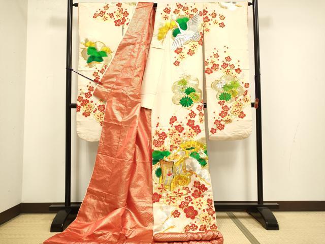 平和屋の平和屋本店●色打掛　お引きずり　和装　婚礼　結婚式　花嫁　神社挙式　駒刺繍　総刺繍　飛鶴御所車梅松文　金彩　逸品　DABG3610du｜アングル2