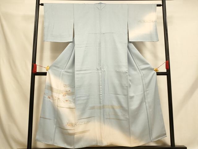 ■■■　サイズ　■■■ 身丈 151cm（肩から） 裄丈 61.5cm 袖丈 44.5cm　縫込み 10cm 袖幅 32cm 前幅 23cm 後幅 28cm 着物縫いこみ 内揚げ 10cm 裄 お袖側 約3cm　身頃側 約6cm ■■■　商品詳細　■■■ 【正絹】 状態は特に目立ったシミ汚れなどもなく大変良い状態です。 大変上質な逸品になります。 お安く出品致しますので、是非この機会にいかがでしょうか？ ■■■　注意事項　■■■ ■モニター発色の具合により色合いが異なる場合がございます。 ■寸法は多少の誤差が生じる場合がございますのでご了承ください。 ■縫込みの長さが左右非対称の場合は短い部分を記載しております。 左右非対称であってもご返品・お値引き等の保証は出来かねますので、ご了承の上ご購入をお願い致します。 ■シミ等のチェックには注意を払っておりますが、見落としがある場合もございますし、個人の見解も様々ですので神経質な方のご購入はお控えください。 ■箪笥に入っておりました着物や帯なので畳みシワや匂いがあるものもございます。 ■お休みは基本的に土日祝となりますが、その他臨時でお休みする場合がございますのでご了承ください。 ■商品の発送は平日のみの発送となります。 ■夜間と土曜、日曜日はお問い合わせの回答が遅れる場合がございます。 ■当店では、お直し、紋入れ、お手入れ等は承っておりません。 ■生地の状態（ヤケ、経年劣化等）によってはサイズ直しが出来ない場合がございます。 その点もどうかご了承のうえ、ご購入をお願いいたします。 ■弊社で取り扱う商品は一点ものにつき、時期や在庫状況に応じて金額が変更となる場合がございます。 ■検針は行っておりません。予めご了承いただきますようお願いいたします。 ■【洗える着物】と記載のある商品におきましては、商品お届け後に洗濯を行ってしまってからのご返品にはご対応しかねます。 念の為、専門店でのお手入れをお願いいたします。 ■写真に写っている物が全てになります。それ以外の付属品はございませんのでご了承ください。 ■状態に関する写真につきましては、掲載可能な写真枚数に限りがあるため、各箇所につき1枚参考画像を掲載しております。 ■着物のサイズ目安は下記を参考ください↓ ＜女性着物＞　お端折り次第で＋5cm　－1cmが着用可能サイズ 　例）身丈170cmの場合、身長160cm～175cm ＜男性着物＞　身丈＋約25cm～27cm程が適応身長 　例）身丈155cmの場合、身長180～182cm