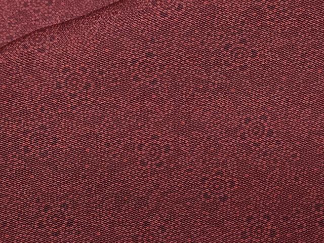 ■■■　サイズ　■■■ 身丈 164cm（肩から） 裄丈 66cm 袖丈 47cm　縫込み 6cm 袖幅 35cm 前幅 24cm 後幅 28cm 着物縫いこみ 内揚げ 3cm 裄 お袖側 約1cm　身頃側 約3cm ■■■　商品詳細　■■■ 【正絹・一つ紋】 状態は特に目立ったシミ汚れなどもなく大変良い状態です。 大変上質な逸品になります。 お安く出品致しますので、是非この機会にいかがでしょうか？ ■■■　注意事項　■■■ ■モニター発色の具合により色合いが異なる場合がございます。 ■寸法は多少の誤差が生じる場合がございますのでご了承ください。 ■縫込みの長さが左右非対称の場合は短い部分を記載しております。 左右非対称であってもご返品・お値引き等の保証は出来かねますので、ご了承の上ご購入をお願い致します。 ■シミ等のチェックには注意を払っておりますが、見落としがある場合もございますし、個人の見解も様々ですので神経質な方のご購入はお控えください。 ■箪笥に入っておりました着物や帯なので畳みシワや匂いがあるものもございます。 ■お休みは基本的に土日祝となりますが、その他臨時でお休みする場合がございますのでご了承ください。 ■商品の発送は平日のみの発送となります。 ■夜間と土曜、日曜日はお問い合わせの回答が遅れる場合がございます。 ■当店では、お直し、紋入れ、お手入れ等は承っておりません。 ■生地の状態（ヤケ、経年劣化等）によってはサイズ直しが出来ない場合がございます。 その点もどうかご了承のうえ、ご購入をお願いいたします。 ■弊社で取り扱う商品は一点ものにつき、時期や在庫状況に応じて金額が変更となる場合がございます。 ■検針は行っておりません。予めご了承いただきますようお願いいたします。 ■【洗える着物】と記載のある商品におきましては、商品お届け後に洗濯を行ってしまってからのご返品にはご対応しかねます。 念の為、専門店でのお手入れをお願いいたします。 ■着物のサイズ目安は下記を参考ください↓ ＜女性着物＞　お端折り次第で＋5cm　−1cmが着用可能サイズ 　例）身丈170cmの場合、身長160cm〜175cm ＜男性着物＞　身丈＋約25cm〜27cm程が適応身長 　例）身丈155cmの場合、身長180〜182cm