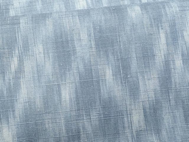 ■■■　サイズ　■■■ 身丈 140.5cm（肩から） 裄丈 68cm 袖丈 47.5cm　縫込み 0cm 袖幅 34.5cm 前幅 25cm 後幅 30.5cm 着物縫いこみ 内揚げ 10cm 裄 お袖側 約1cm　身頃側 約2cm ■■■　商品詳細　■■■ 【正絹】 状態は接写画像のようにおくみ・上前にシミ、八掛に汚れがございますが その他特に目立ったシミ汚れなどもなく大変良い状態です。 大変上質な逸品になります。 お安く出品致しますので、是非この機会にいかがでしょうか？ ■■■　注意事項　■■■ ■モニター発色の具合により色合いが異なる場合がございます。 ■寸法は多少の誤差が生じる場合がございますのでご了承ください。 ■縫込みの長さが左右非対称の場合は短い部分を記載しております。 左右非対称であってもご返品・お値引き等の保証は出来かねますので、ご了承の上ご購入をお願い致します。 ■シミ等のチェックには注意を払っておりますが、見落としがある場合もございますし、個人の見解も様々ですので神経質な方のご購入はお控えください。 ■箪笥に入っておりました着物や帯なので畳みシワや匂いがあるものもございます。 ■お休みは基本的に土日祝となりますが、その他臨時でお休みする場合がございますのでご了承ください。 ■商品の発送は平日のみの発送となります。 ■夜間と土曜、日曜日はお問い合わせの回答が遅れる場合がございます。 ■当店では、お直し、紋入れ、お手入れ等は承っておりません。 ■生地の状態（ヤケ、経年劣化等）によってはサイズ直しが出来ない場合がございます。 その点もどうかご了承のうえ、ご購入をお願いいたします。 ■弊社で取り扱う商品は一点ものにつき、時期や在庫状況に応じて金額が変更となる場合がございます。 ■検針は行っておりません。予めご了承いただきますようお願いいたします。 ■【洗える着物】と記載のある商品におきましては、商品お届け後に洗濯を行ってしまってからのご返品にはご対応しかねます。 念の為、専門店でのお手入れをお願いいたします。 ■着物のサイズ目安は下記を参考ください↓ ＜女性着物＞　お端折り次第で＋5cm　−1cmが着用可能サイズ 　例）身丈170cmの場合、身長160cm〜175cm ＜男性着物＞　身丈＋約25cm〜27cm程が適応身長 　例）身丈155cmの場合、身長180〜182cm