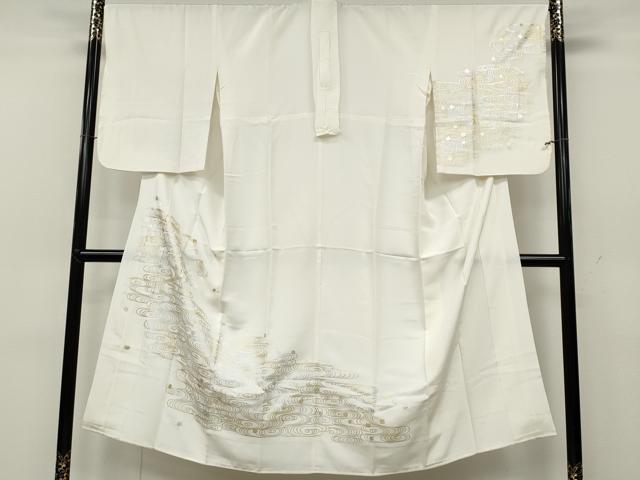 ■■■　サイズ　■■■ 身丈 140cm（肩から） 裄丈 67cm 袖丈 54cm　縫込み 7cm 袖幅 34cm 前幅 25cm 後幅 31cm 着物縫いこみ 内揚げ 1.5cm 裄 お袖側 約1cm　身頃側 約0cm ■■■　商品詳細　■■■ 【正絹】 状態は接写画像のようにおくみ・両袖口に薄い汚れがございますが その他特に目立ったシミ汚れなどもなく大変良い状態です。 大変上質な逸品になります。 お安く出品致しますので、是非この機会にいかがでしょうか？ ■■■　注意事項　■■■ ■モニター発色の具合により色合いが異なる場合がございます。 ■寸法は多少の誤差が生じる場合がございますのでご了承ください。 ■縫込みの長さが左右非対称の場合は短い部分を記載しております。 左右非対称であってもご返品・お値引き等の保証は出来かねますので、ご了承の上ご購入をお願い致します。 ■シミ等のチェックには注意を払っておりますが、見落としがある場合もございますし、個人の見解も様々ですので神経質な方のご購入はお控えください。 ■箪笥に入っておりました着物や帯なので畳みシワや匂いがあるものもございます。 ■お休みは基本的に土日祝となりますが、その他臨時でお休みする場合がございますのでご了承ください。 ■商品の発送は平日のみの発送となります。 ■夜間と土曜、日曜日はお問い合わせの回答が遅れる場合がございます。 ■当店では、お直し、紋入れ、お手入れ等は承っておりません。 ■生地の状態（ヤケ、経年劣化等）によってはサイズ直しが出来ない場合がございます。 その点もどうかご了承のうえ、ご購入をお願いいたします。 ■弊社で取り扱う商品は一点ものにつき、時期や在庫状況に応じて金額が変更となる場合がございます。 ■検針は行っておりません。予めご了承いただきますようお願いいたします。 ■【洗える着物】と記載のある商品におきましては、商品お届け後に洗濯を行ってしまってからのご返品にはご対応しかねます。 念の為、専門店でのお手入れをお願いいたします。 ■着物のサイズ目安は下記を参考ください↓ ＜女性着物＞　お端折り次第で＋5cm　−1cmが着用可能サイズ 　例）身丈170cmの場合、身長160cm〜175cm ＜男性着物＞　身丈＋約25cm〜27cm程が適応身長 　例）身丈155cmの場合、身長180〜182cm