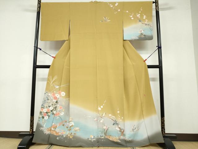 ■■■　サイズ　■■■ 身丈 164cm（肩から） 裄丈 66cm 袖丈 48.5cm　縫込み 6cm 袖幅 34.5cm 前幅 25cm 後幅 31cm 着物縫いこみ 内揚げ 5cm 裄 お袖側 約2cm　身頃側 約5cm ■■■　商品詳細　■■■ 【正絹】 状態は特に目立ったシミ汚れなどもなく大変良い状態です。 大変上質な逸品になります。 お安く出品致しますので、是非この機会にいかがでしょうか？ ■■■　注意事項　■■■ ■モニター発色の具合により色合いが異なる場合がございます。 ■寸法は多少の誤差が生じる場合がございますのでご了承ください。 ■縫込みの長さが左右非対称の場合は短い部分を記載しております。 左右非対称であってもご返品・お値引き等の保証は出来かねますので、ご了承の上ご購入をお願い致します。 ■シミ等のチェックには注意を払っておりますが、見落としがある場合もございますし、個人の見解も様々ですので神経質な方のご購入はお控えください。 ■箪笥に入っておりました着物や帯なので畳みシワや匂いがあるものもございます。 ■お休みは基本的に土日祝となりますが、その他臨時でお休みする場合がございますのでご了承ください。 ■商品の発送は平日のみの発送となります。 ■夜間と土曜、日曜日はお問い合わせの回答が遅れる場合がございます。 ■当店では、お直し、紋入れ、お手入れ等は承っておりません。 ■生地の状態（ヤケ、経年劣化等）によってはサイズ直しが出来ない場合がございます。 その点もどうかご了承のうえ、ご購入をお願いいたします。 ■弊社で取り扱う商品は一点ものにつき、時期や在庫状況に応じて金額が変更となる場合がございます。 ■検針は行っておりません。予めご了承いただきますようお願いいたします。 ■【洗える着物】と記載のある商品におきましては、商品お届け後に洗濯を行ってしまってからのご返品にはご対応しかねます。 念の為、専門店でのお手入れをお願いいたします。 ■着物のサイズ目安は下記を参考ください↓ ＜女性着物＞　お端折り次第で＋5cm　−1cmが着用可能サイズ 　例）身丈170cmの場合、身長160cm〜175cm ＜男性着物＞　身丈＋約25cm〜27cm程が適応身長 　例）身丈155cmの場合、身長180〜182cm
