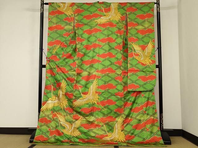 ■■■　サイズ　■■■ 身丈 177.5cm（肩から） 裄丈 63cm 袖丈 106.5cm　縫込み 2.5cm 袖幅 31cm 前幅 24.5cm 後幅 30cm 着物縫いこみ 内揚げ 0cm 裄 お袖側 約2.5cm　身頃側 約3cm ■■■　商品詳細　■■■ 【正絹・バチ衿・比翼仕立て・ふき綿仕立て】 状態は接写画像のように表地にヤケ、ふき綿部分・胴裏に薄い汚れがございますが その他特に目立ったシミ汚れなどもなく大変良い状態です。 大変上質な逸品になります。 お安く出品致しますので、是非この機会にいかがでしょうか？ ■■■　注意事項　■■■ ■モニター発色の具合により色合いが異なる場合がございます。 ■寸法は多少の誤差が生じる場合がございますのでご了承ください。 ■縫込みの長さが左右非対称の場合は短い部分を記載しております。 左右非対称であってもご返品・お値引き等の保証は出来かねますので、ご了承の上ご購入をお願い致します。 ■シミ等のチェックには注意を払っておりますが、見落としがある場合もございますし、個人の見解も様々ですので神経質な方のご購入はお控えください。 ■箪笥に入っておりました着物や帯なので畳みシワや匂いがあるものもございます。 ■お休みは基本的に土日祝となりますが、その他臨時でお休みする場合がございますのでご了承ください。 ■商品の発送は平日のみの発送となります。 ■夜間と土曜、日曜日はお問い合わせの回答が遅れる場合がございます。 ■当店では、お直し、紋入れ、お手入れ等は承っておりません。 ■生地の状態（ヤケ、経年劣化等）によってはサイズ直しが出来ない場合がございます。 その点もどうかご了承のうえ、ご購入をお願いいたします。 ■弊社で取り扱う商品は一点ものにつき、時期や在庫状況に応じて金額が変更となる場合がございます。 ■検針は行っておりません。予めご了承いただきますようお願いいたします。 ■【洗える着物】と記載のある商品におきましては、商品お届け後に洗濯を行ってしまってからのご返品にはご対応しかねます。 念の為、専門店でのお手入れをお願いいたします。 ■着物のサイズ目安は下記を参考ください↓ ＜女性着物＞　お端折り次第で＋5?　−10?が着用可能サイズ 　例）身丈170?の場合、身長160?〜175? ＜男性着物＞　身丈＋約25?〜27?程が適応身長 　例）身丈155?の場合、身長180〜182?