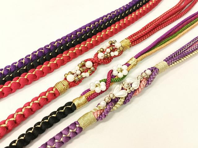 ■■■　商品詳細　■■■ ※こちらのお品はまとめての出品となりますので、 汚れ・サイズ等の詳細は記載しておりません。 ご理解の上でのご入札をお願い致します。 大変上質な逸品になります。 お安く出品致しますので、是非この機会にいかがでしょうか？ ■■■　注意事項　■■■ ■モニター発色の具合により色合いが異なる場合がございます。 ■寸法は多少の誤差が生じる場合がございますのでご了承ください。 ■縫込みの長さが左右非対称の場合は短い部分を記載しております。 左右非対称であってもご返品・お値引き等の保証は出来かねますので、ご了承の上ご購入をお願い致します。 ■シミ等のチェックには注意を払っておりますが、見落としがある場合もございますし、個人の見解も様々ですので神経質な方のご購入はお控えください。 ■箪笥に入っておりました着物や帯なので畳みシワや匂いがあるものもございます。 ■お休みは基本的に土日祝となりますが、その他臨時でお休みする場合がございますのでご了承ください。 ■商品の発送は平日のみの発送となります。 ■夜間と土曜、日曜日はお問い合わせの回答が遅れる場合がございます。 ■当店では、お直し、紋入れ、お手入れ等は承っておりません。 ■生地の状態（ヤケ、経年劣化等）によってはサイズ直しが出来ない場合がございます。 その点もどうかご了承のうえ、ご購入をお願いいたします。 ■弊社で取り扱う商品は一点ものにつき、時期や在庫状況に応じて金額が変更となる場合がございます。 ■検針は行っておりません。予めご了承いただきますようお願いいたします。 ■【洗える着物】と記載のある商品におきましては、商品お届け後に洗濯を行ってしまってからのご返品にはご対応しかねます。 念の為、専門店でのお手入れをお願いいたします。 ■着物のサイズ目安は下記を参考ください↓ ＜女性着物＞　お端折り次第で＋5cm　−1cmが着用可能サイズ 　例）身丈170cmの場合、身長160cm〜175cm ＜男性着物＞　身丈＋約25cm〜27cm程が適応身長 　例）身丈155cmの場合、身長180〜182cm