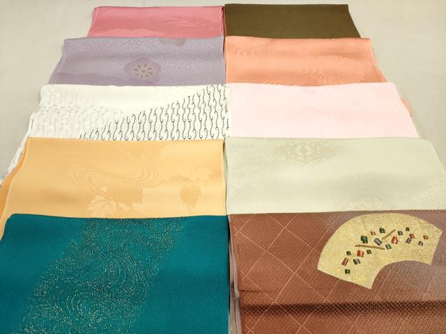 ■■■　商品詳細　■■■ 【正絹】 状態は特に目立ったシミ汚れなどもなく大変良い状態です。 大変上質な逸品になります。 お安く出品致しますので、是非この機会にいかがでしょうか？ ■■■　注意事項　■■■ ■モニター発色の具合により色合いが異なる場合がございます。 ■寸法は多少の誤差が生じる場合がございますのでご了承ください。 ■縫込みの長さが左右非対称の場合は短い部分を記載しております。 左右非対称であってもご返品・お値引き等の保証は出来かねますので、ご了承の上ご購入をお願い致します。 ■シミ等のチェックには注意を払っておりますが、見落としがある場合もございますし、個人の見解も様々ですので神経質な方のご購入はお控えください。 ■箪笥に入っておりました着物や帯なので畳みシワや匂いがあるものもございます。 ■お休みは基本的に土日祝となりますが、その他臨時でお休みする場合がございますのでご了承ください。 ■商品の発送は平日のみの発送となります。 ■夜間と土曜、日曜日はお問い合わせの回答が遅れる場合がございます。 ■当店では、お直し、紋入れ、お手入れ等は承っておりません。 ■生地の状態（ヤケ、経年劣化等）によってはサイズ直しが出来ない場合がございます。 その点もどうかご了承のうえ、ご購入をお願いいたします。 ■弊社で取り扱う商品は一点ものにつき、時期や在庫状況に応じて金額が変更となる場合がございます。 ■検針は行っておりません。予めご了承いただきますようお願いいたします。 ■【洗える着物】と記載のある商品におきましては、商品お届け後に洗濯を行ってしまってからのご返品にはご対応しかねます。 念の為、専門店でのお手入れをお願いいたします。 ■着物のサイズ目安は下記を参考ください↓ ＜女性着物＞　お端折り次第で＋5cm　−1cmが着用可能サイズ 　例）身丈170cmの場合、身長160cm〜175cm ＜男性着物＞　身丈＋約25cm〜27cm程が適応身長 　例）身丈155cmの場合、身長180〜182cm